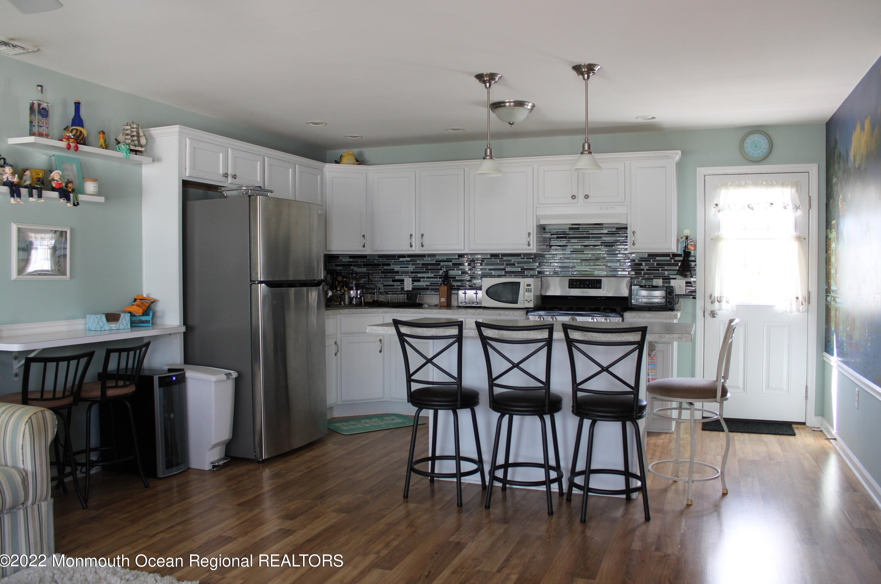 109 Dolphin Dr, Pelican Island, NJ 08751