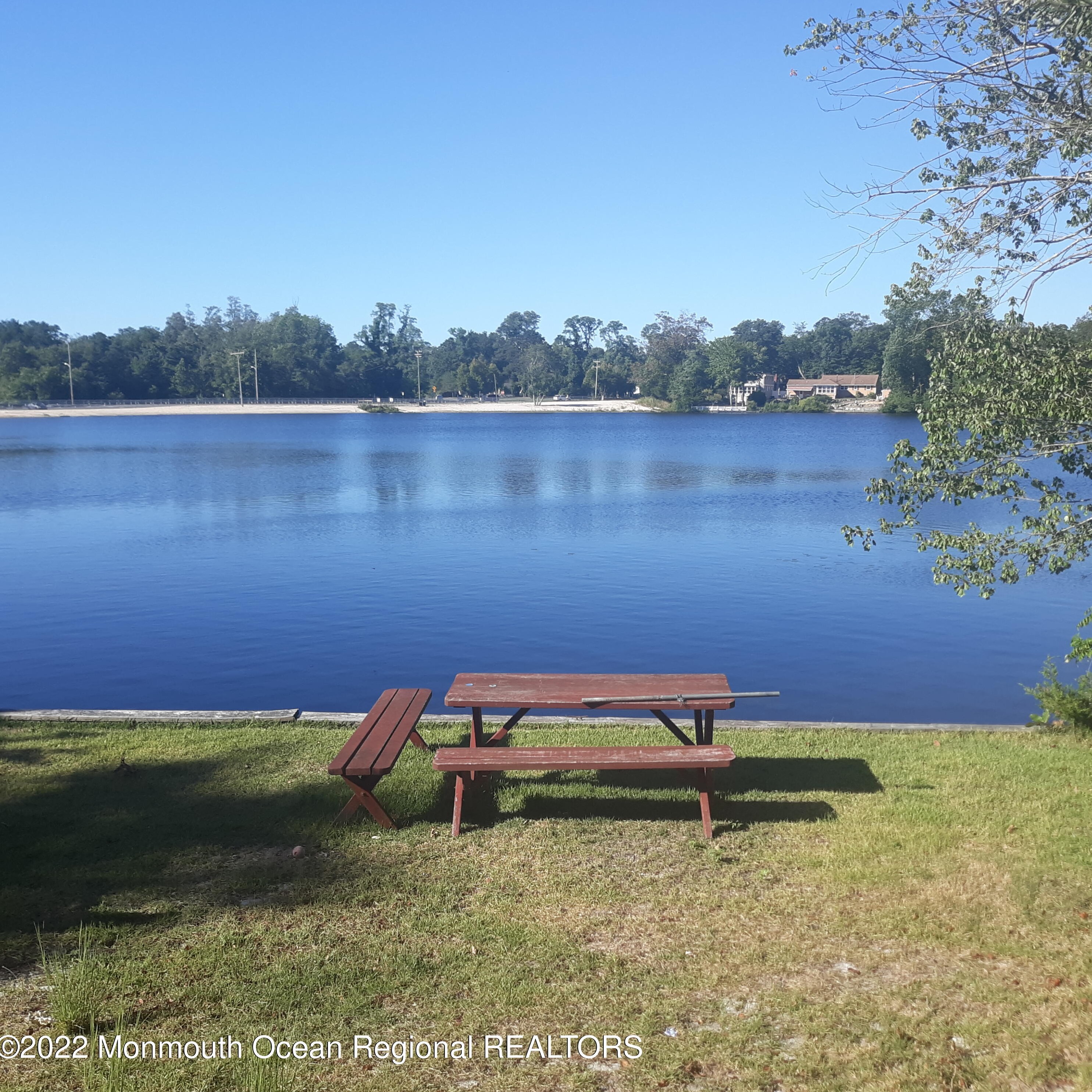 755 Lakeside Dr N, Lacey, NJ 08731