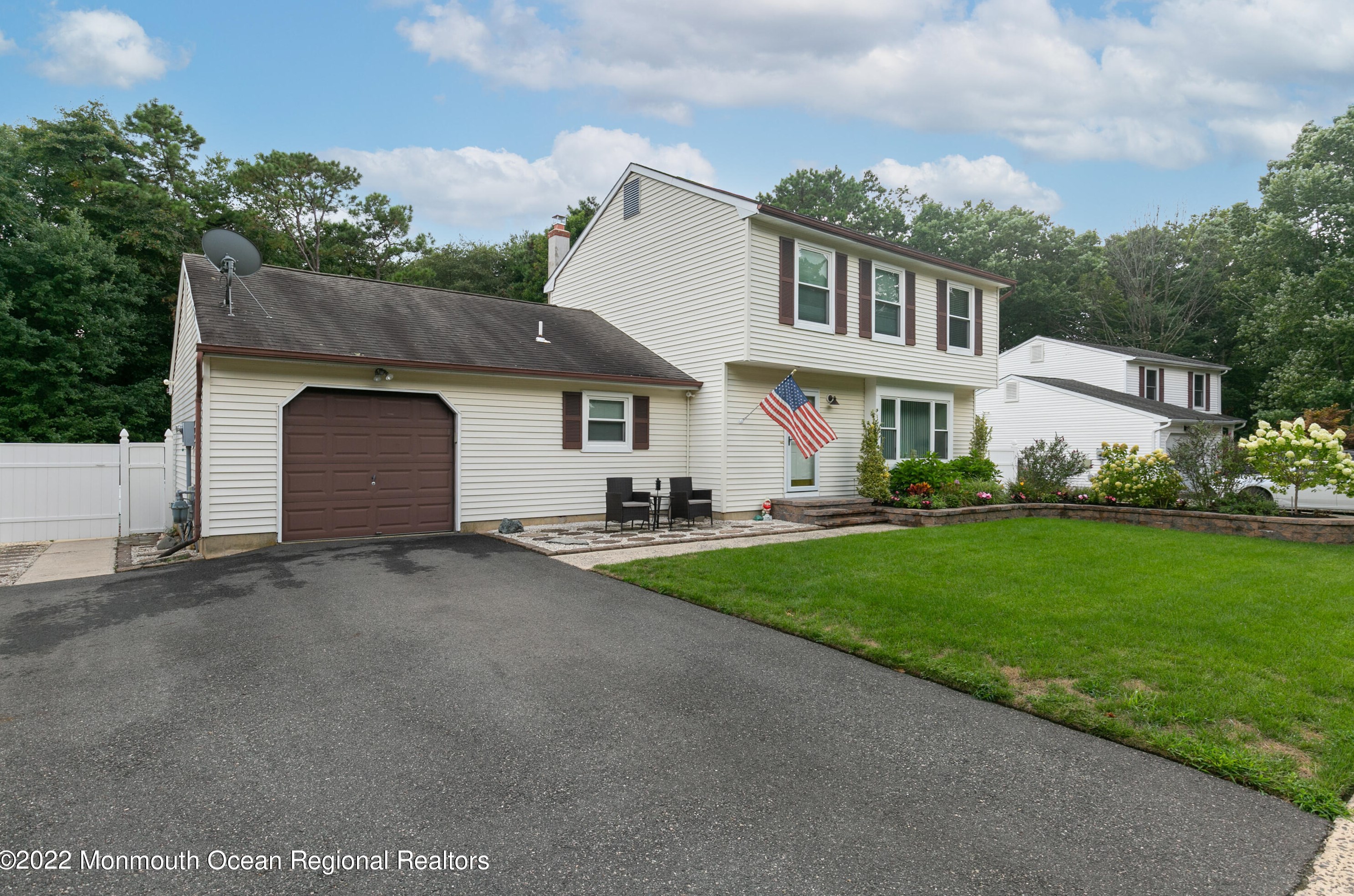 537 Leawood Ave, Toms River, NJ 08755-4066