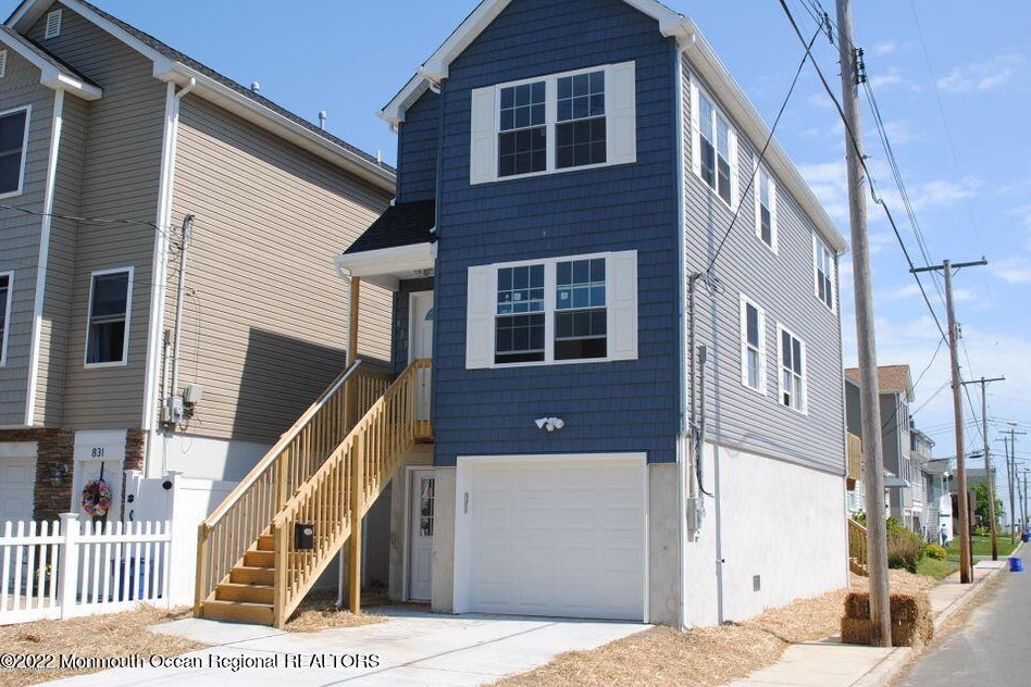 340 Park Ave, Keyport, NJ 07735-2926