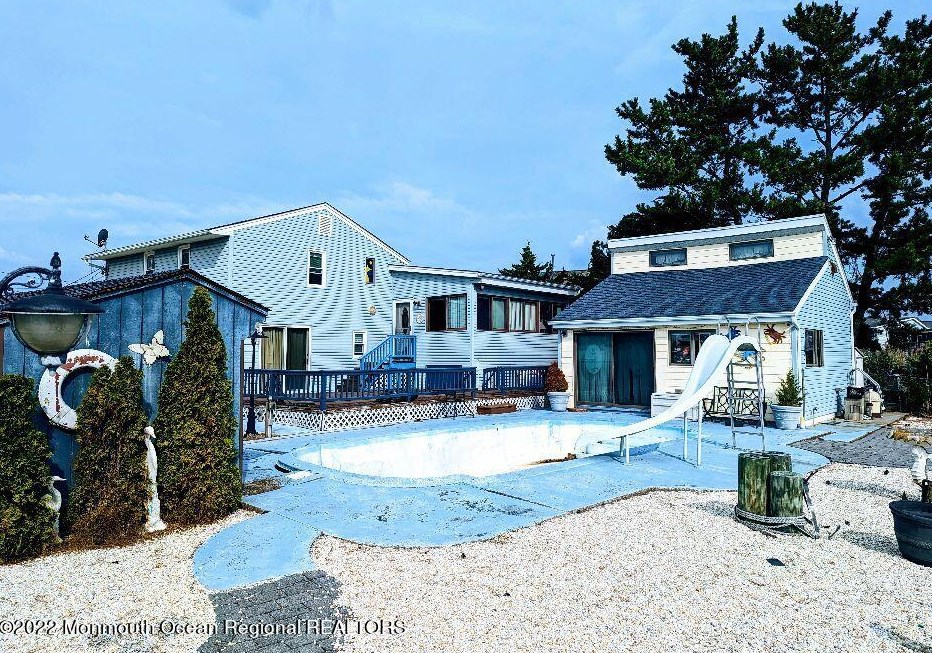138 Navasink Dr, Tuckerton, NJ 08087-1107