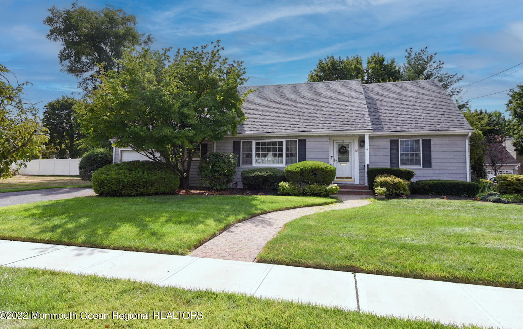 38 Edgemere Dr, Matawan, NJ 07747-3330