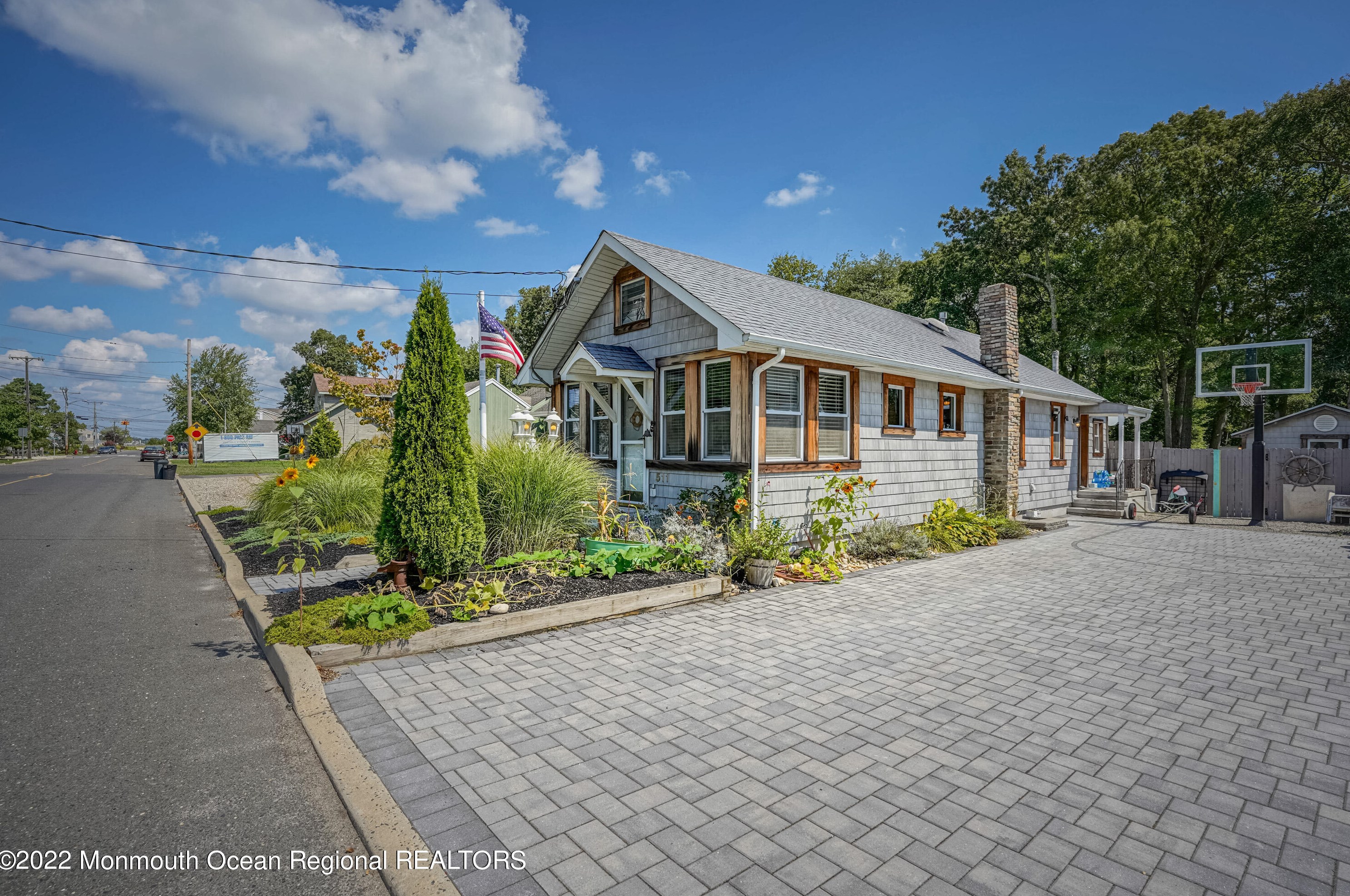 511 Narragansette Ave, Ocean Gate, NJ 08740-1368