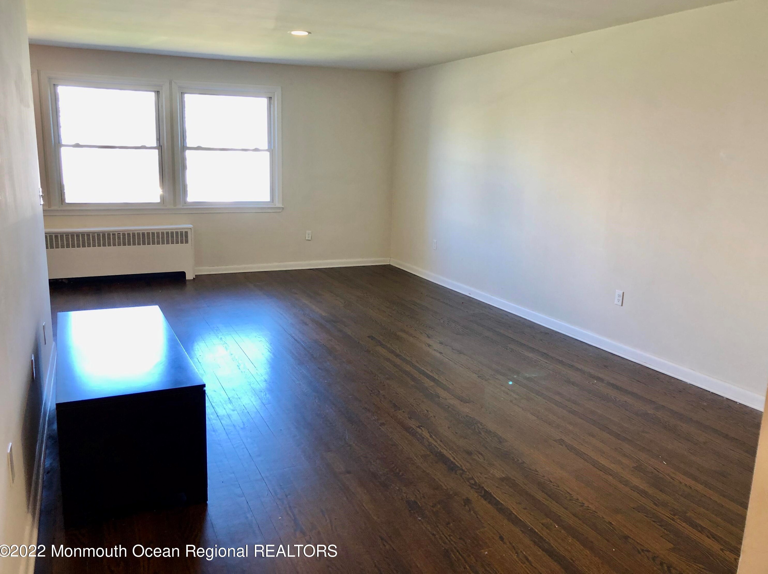 320 8th Ave #14, Tinton Falls, NJ 07712