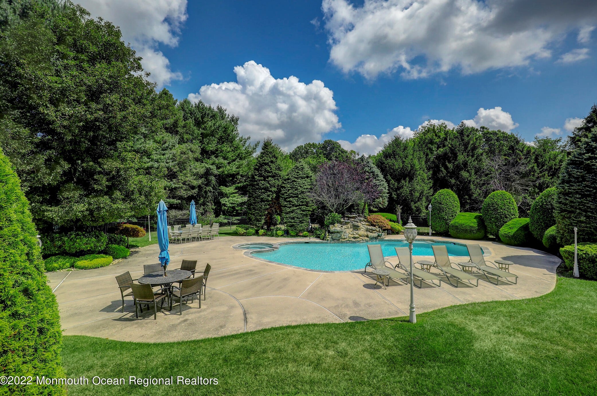7 Victorian Hl, Millstone Township, NJ 07726-8687