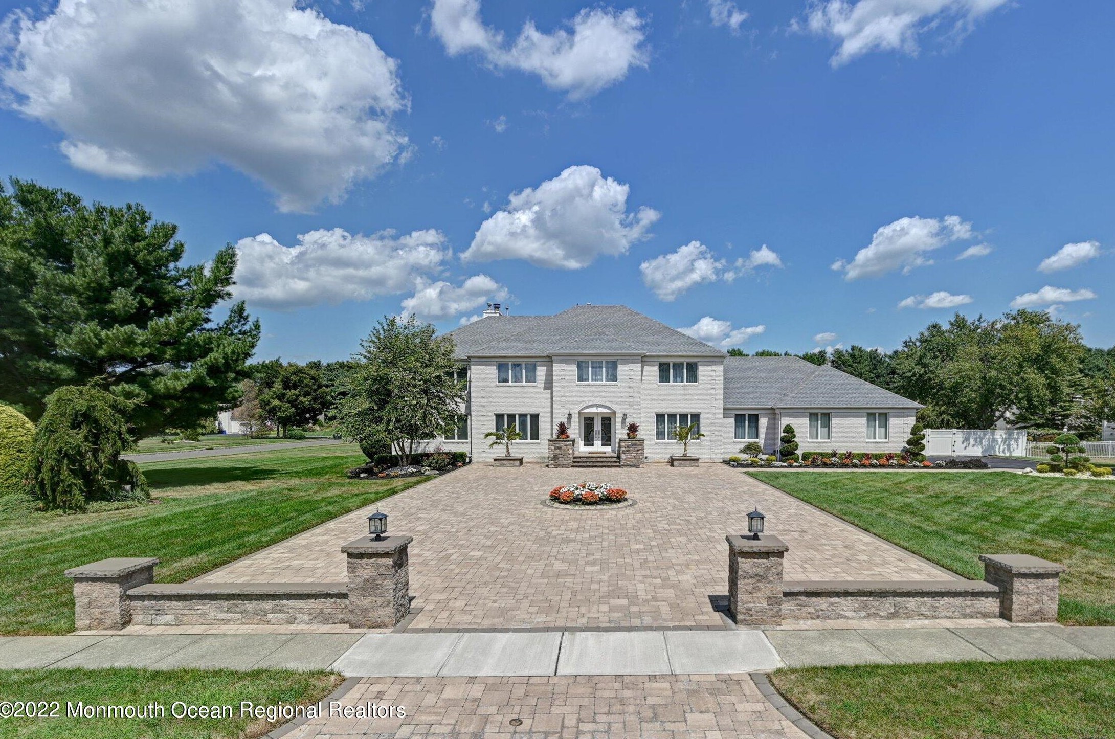 1 Navajo Ln, East Freehold, NJ 07728-7840