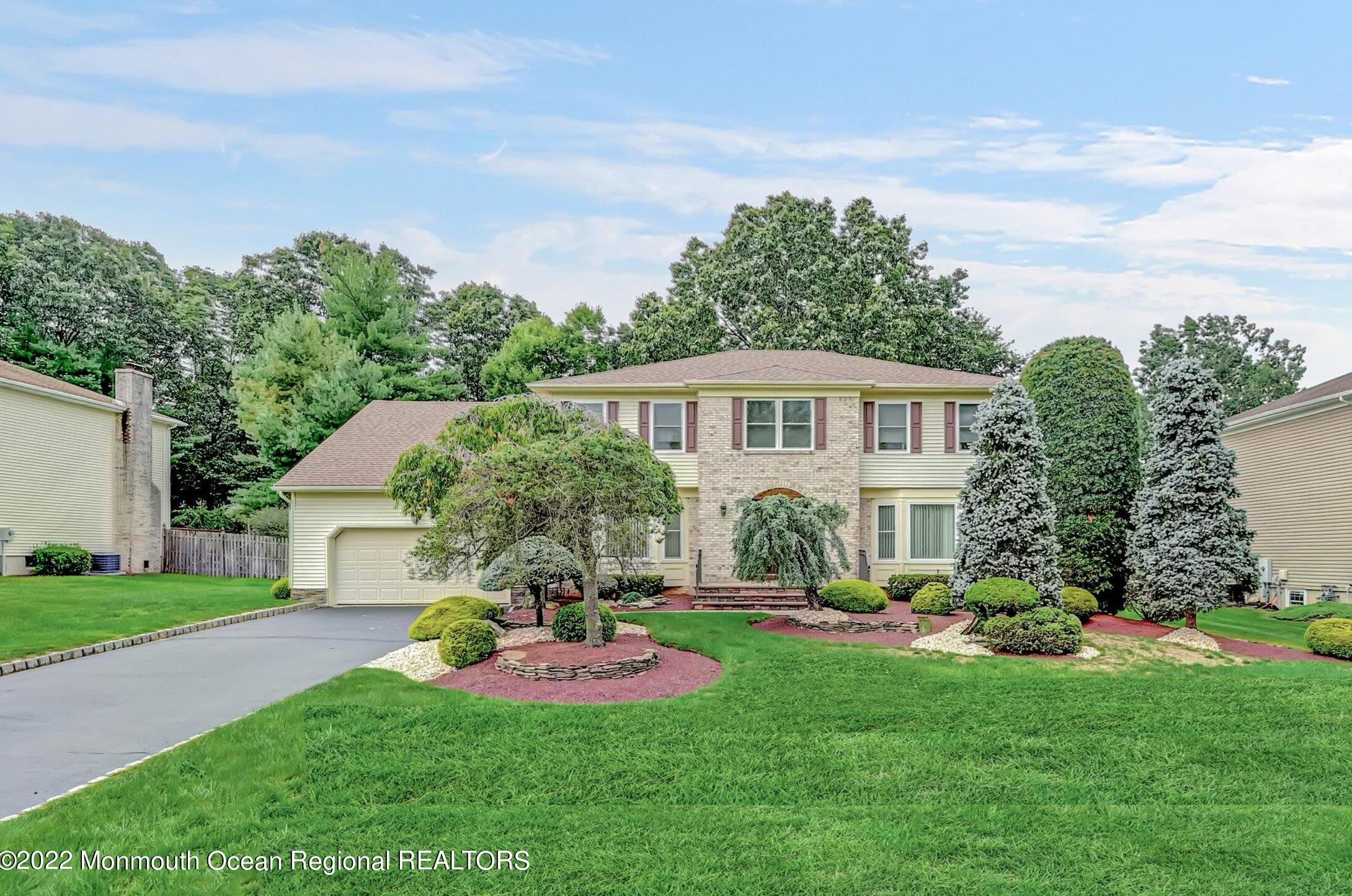 31 Woodhollow Dr, Millstone Township, NJ 07726-4659
