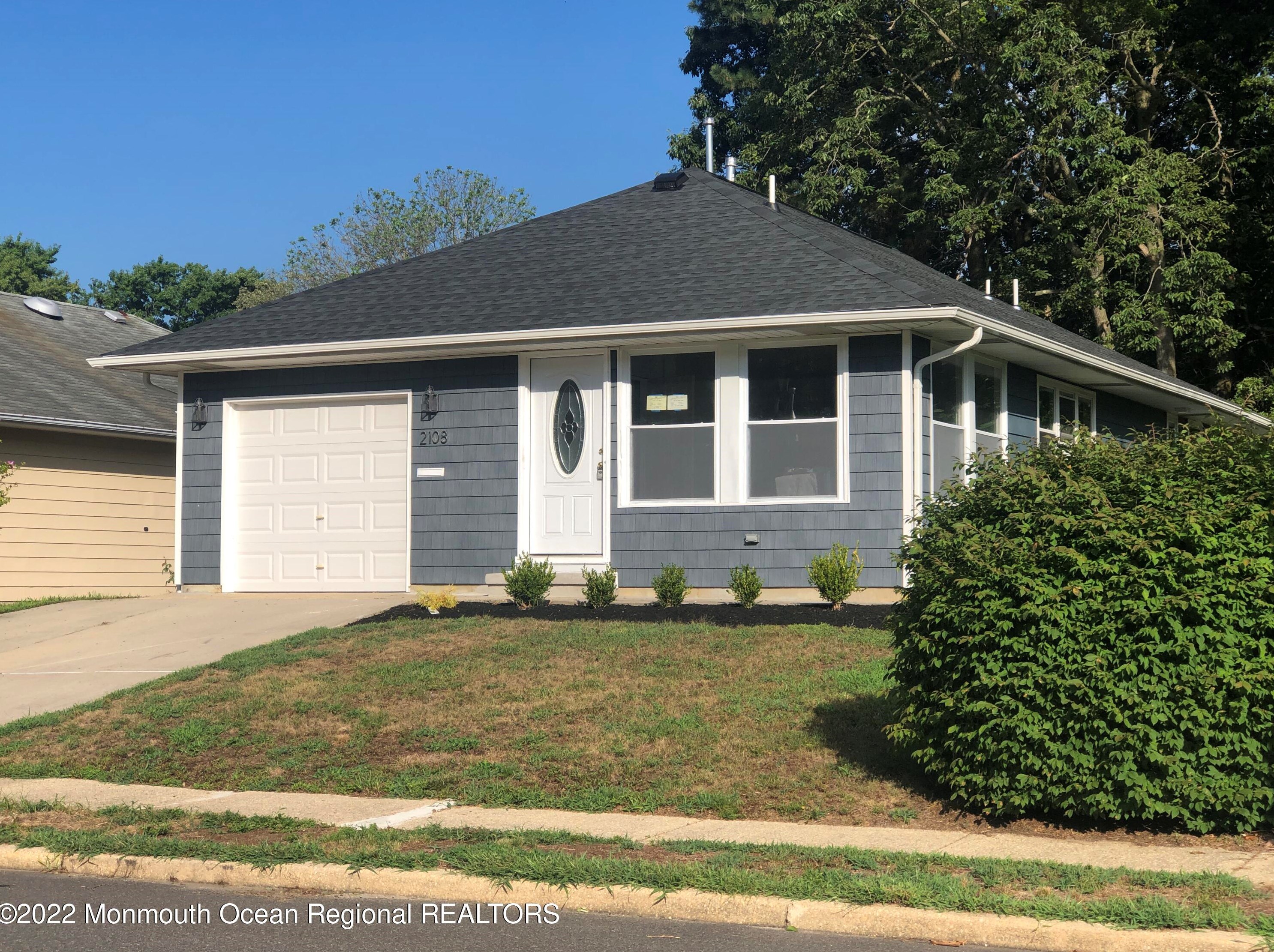 2108 Mount Hope Ln, Toms River, NJ 08753-1418