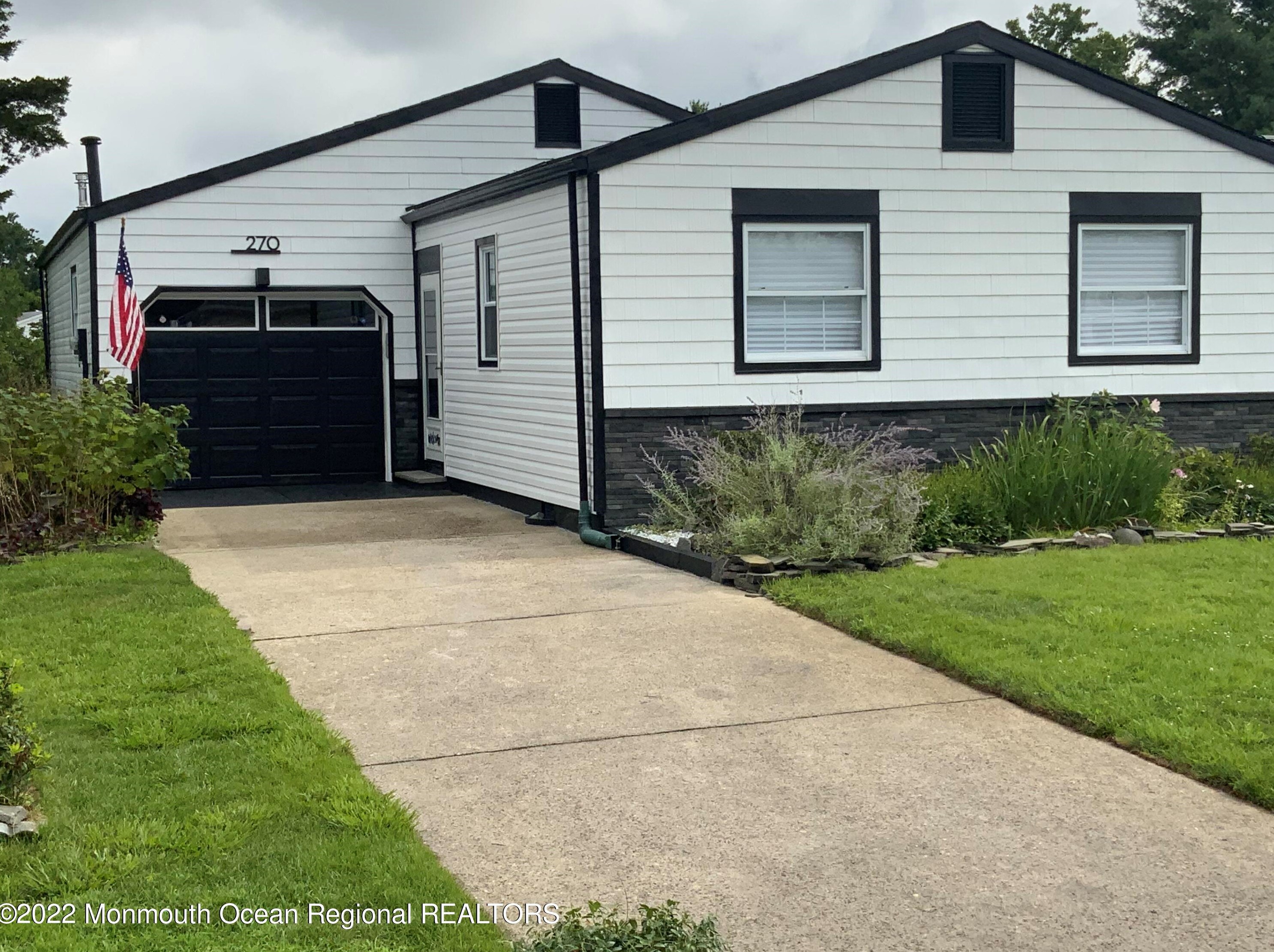 270 Harrington Dr, Toms River, NJ 08757-3819