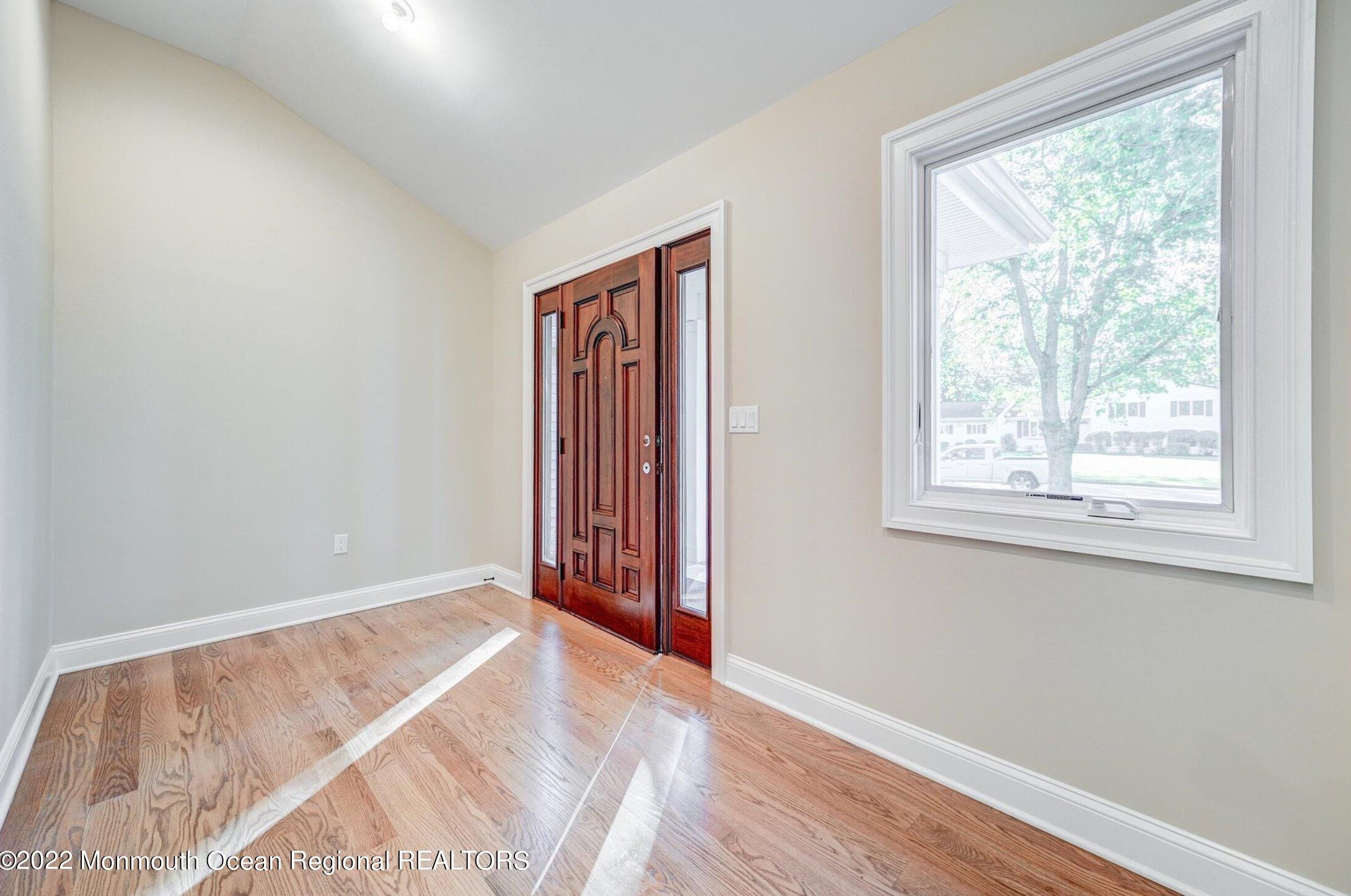 90 Cloverdale Cir, Tinton Falls, NJ 07724