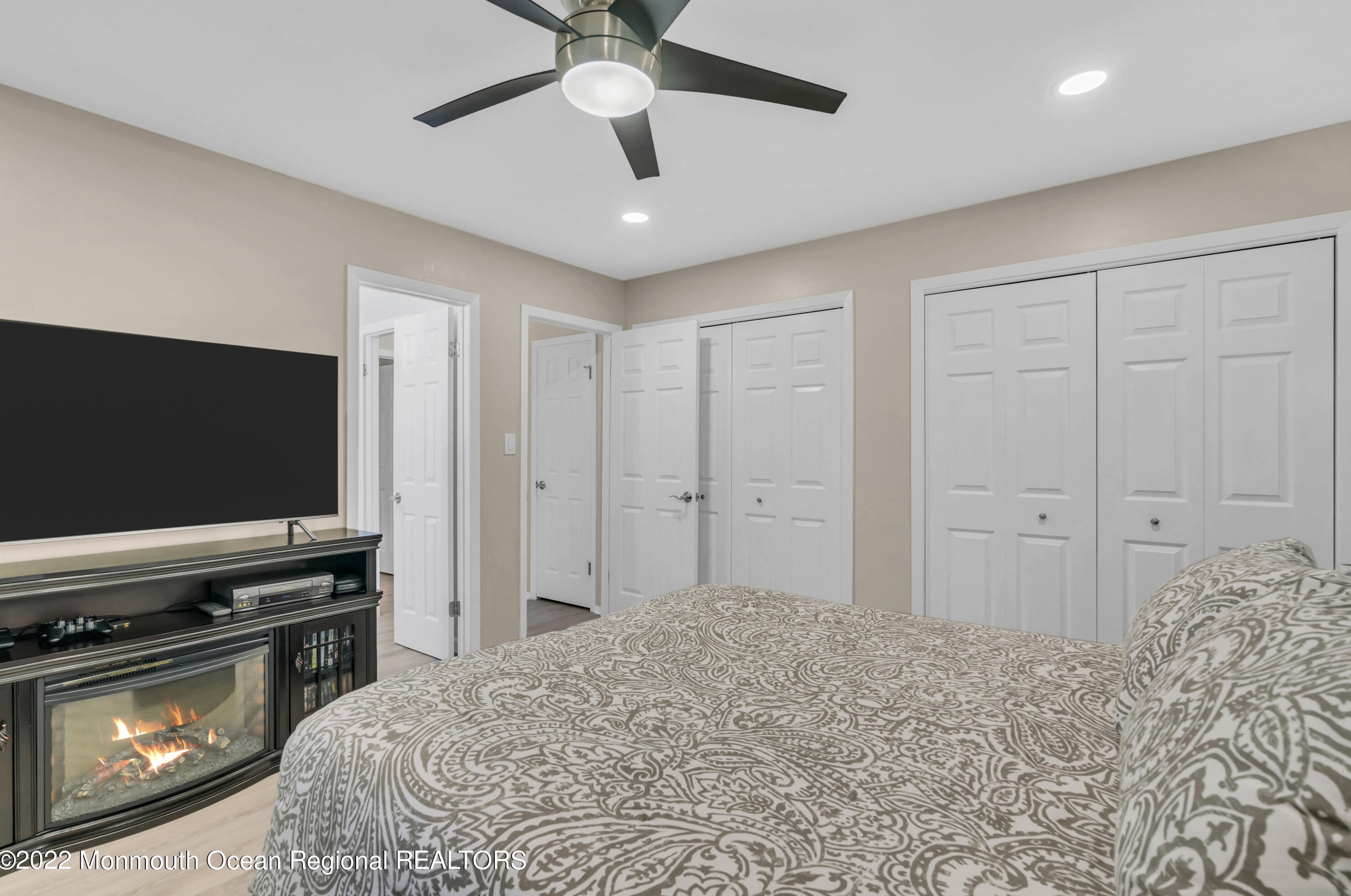 187 Heywood Ct, Matawan NJ 07747-3570 exterior