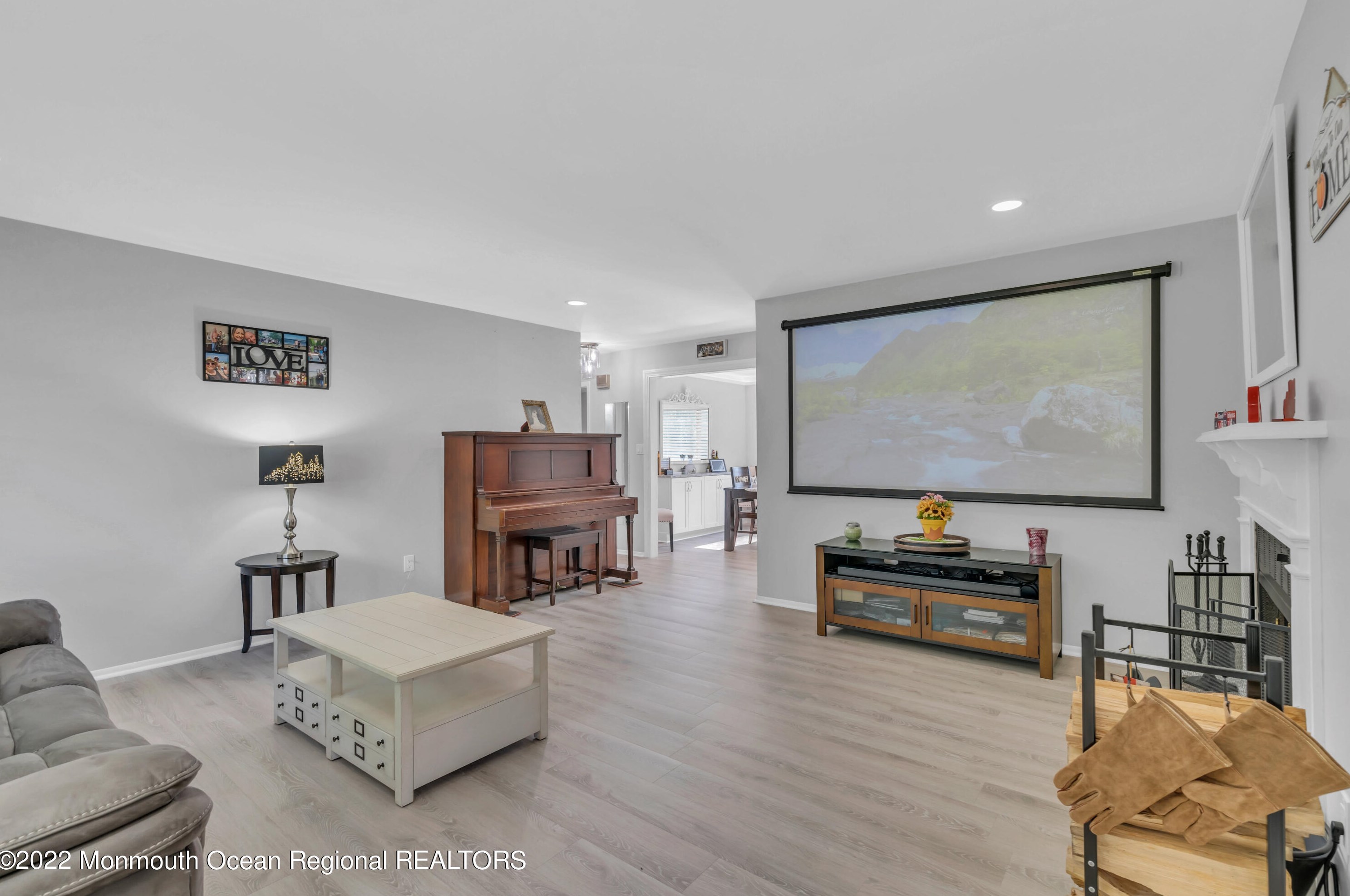 187 Heywood Ct, Matawan NJ 07747-3570 exterior