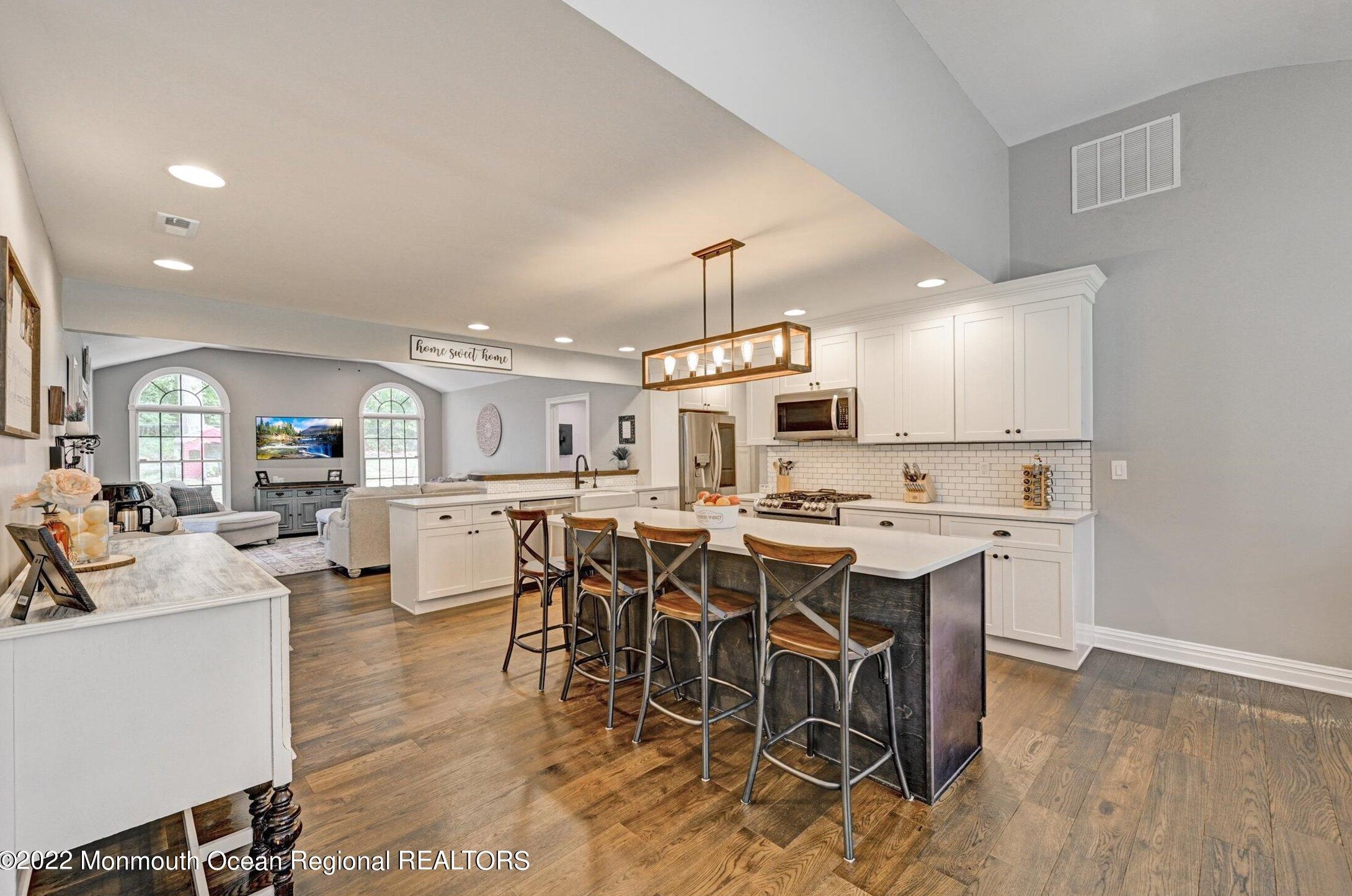 2 Manor Ct, Millstone Township, NJ 07726-3118