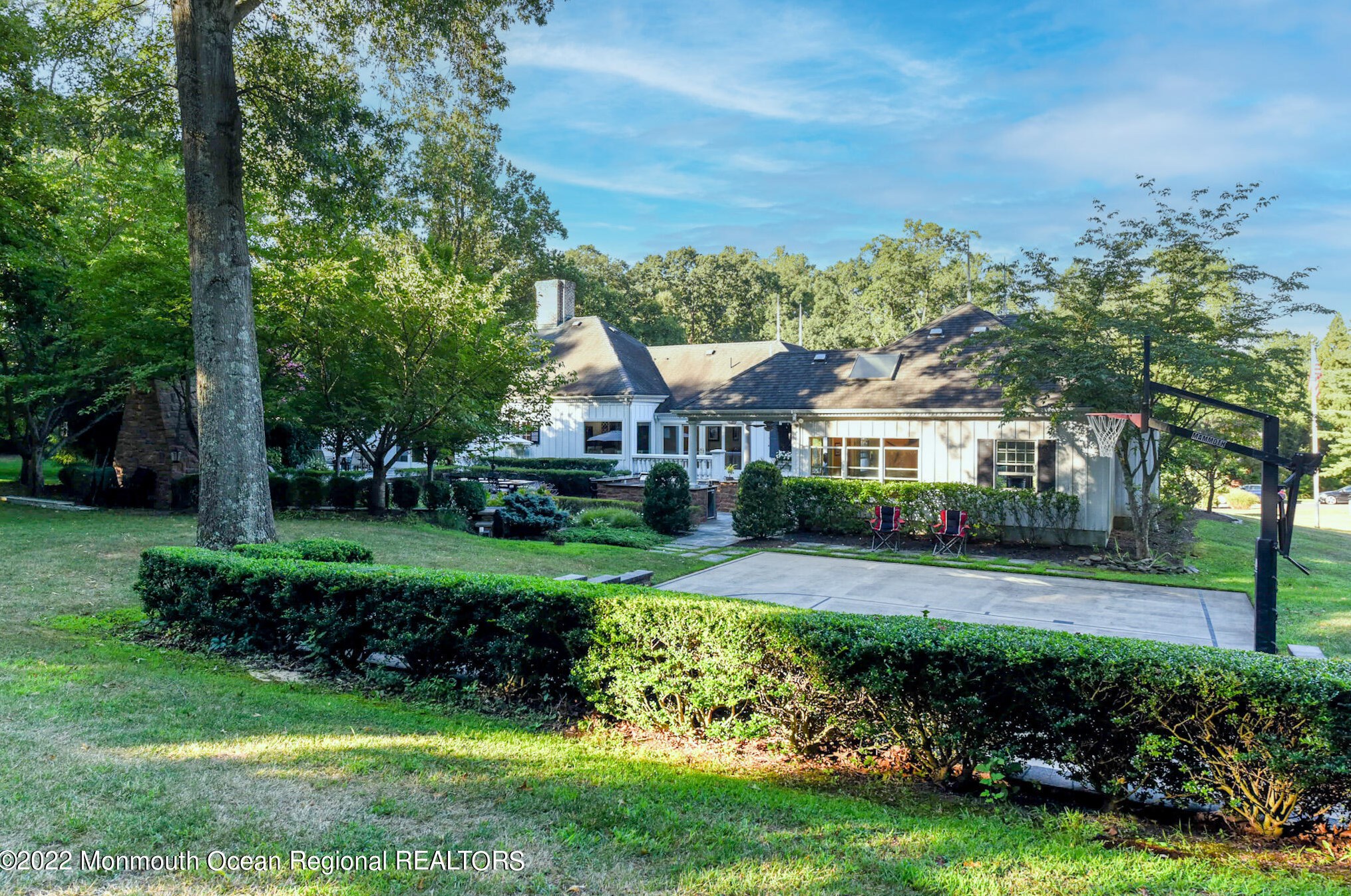 2 Grandview Dr, Holmdel Village, NJ 07733
