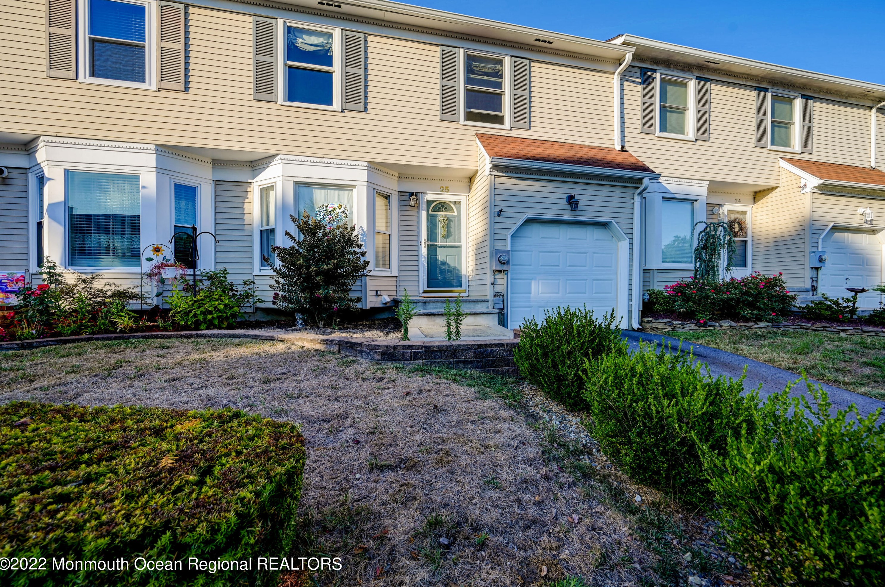 25 Carriage Ln, Millstone Township, NJ 07726-1635