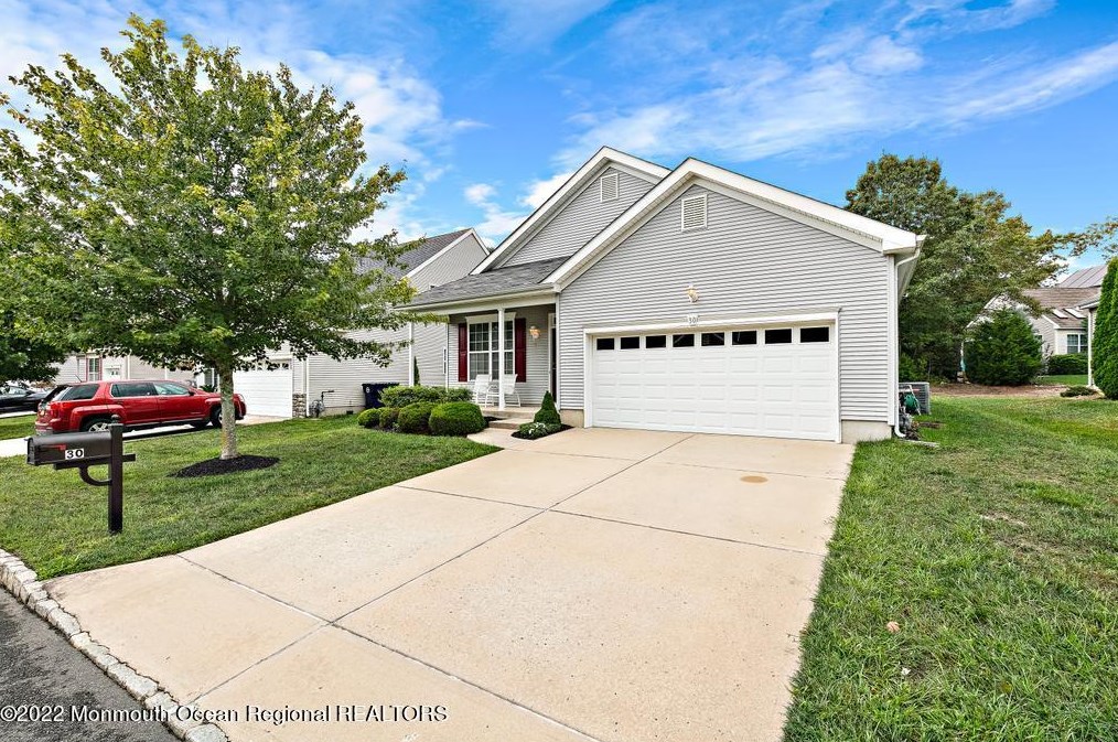 30 Daffodil Dr, Tuckerton, NJ 08087-4064