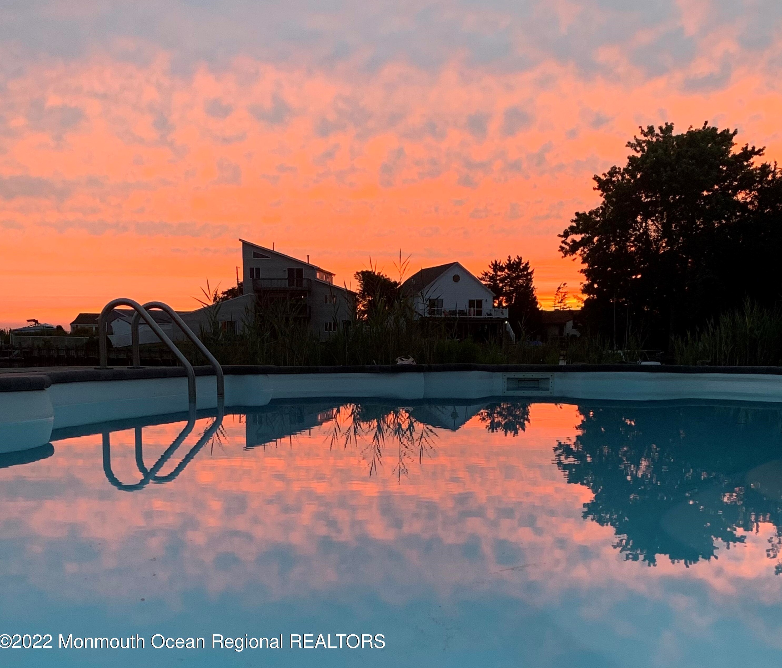 33 Delaware Dr, Tuckerton NJ  08087-1121 exterior