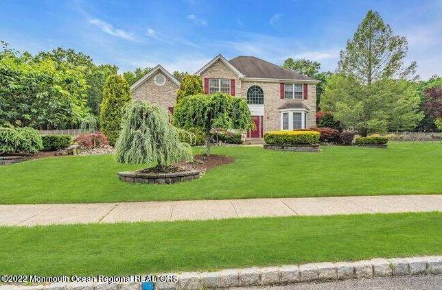 8 Springbrook Dr, Jackson Twp, NJ 08527