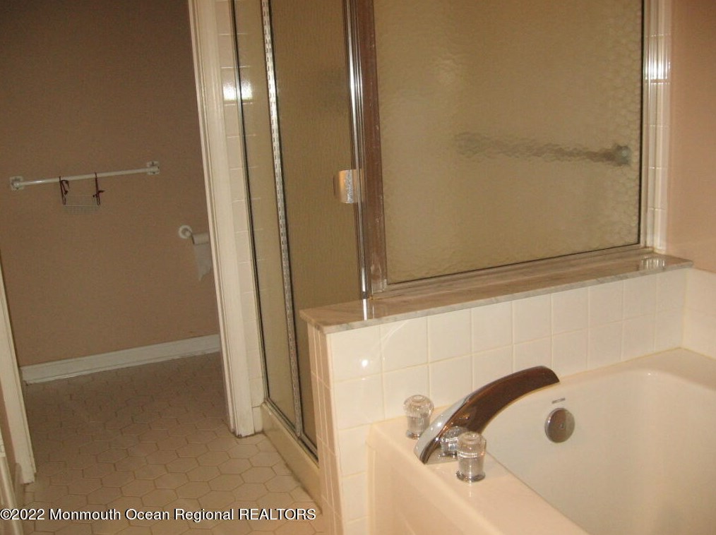 517 Skylark Dr, Monroe Twp NJ 08831-5551 exterior