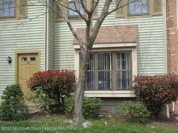 125 Dumbarton Hill Ct, Matawan NJ  07747-1863 exterior