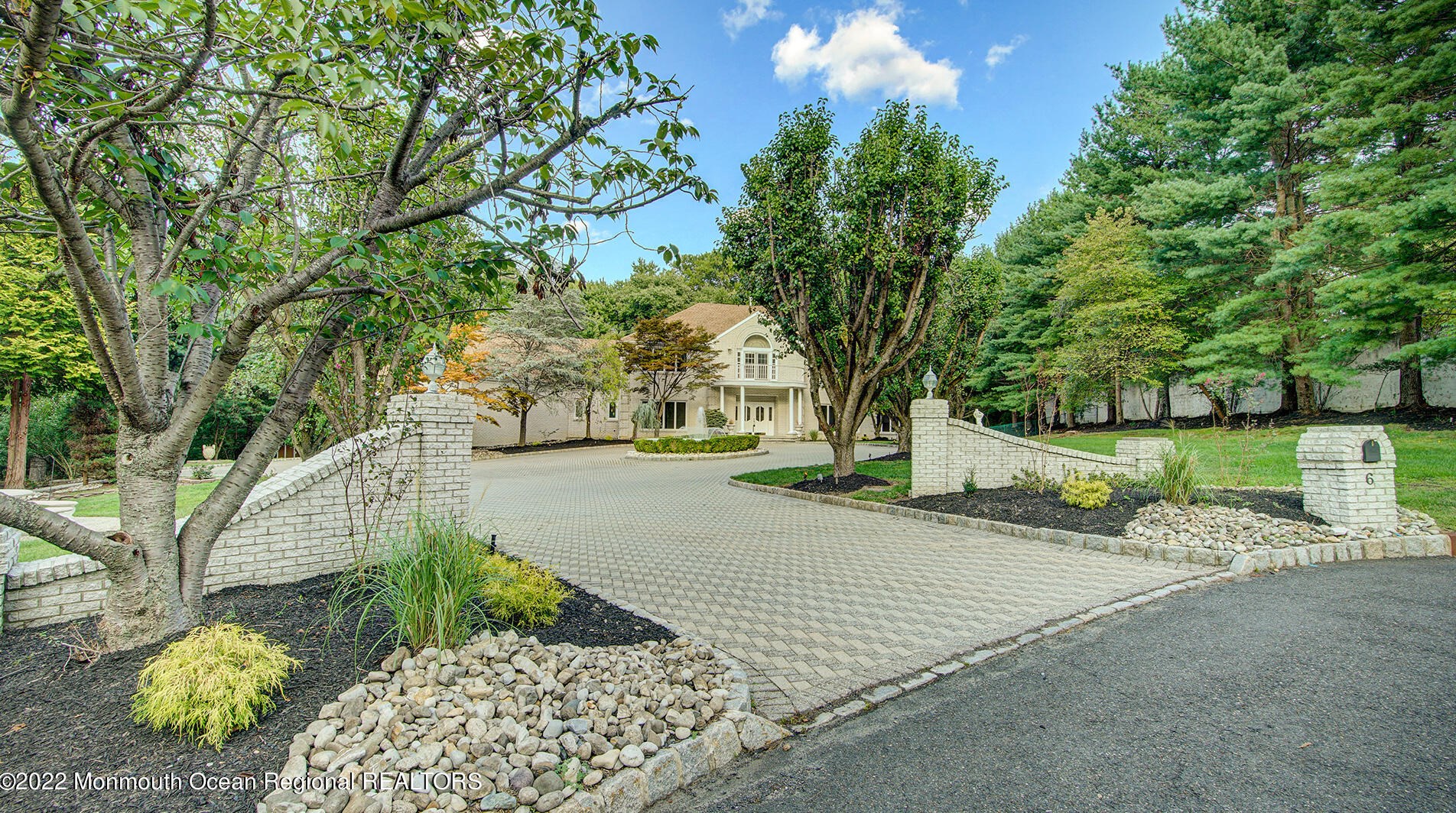 6 Richards Way, Holmdel Village, NJ 07733