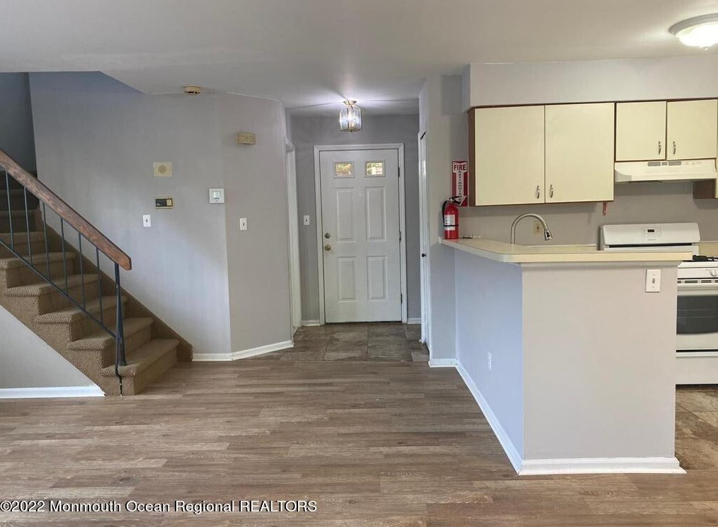 393 Carhart Ct, East Brunswick, NJ 08816