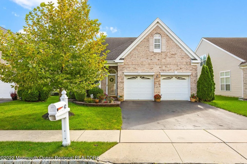 42 Jumping Brook Dr, Lakewood, NJ 08701