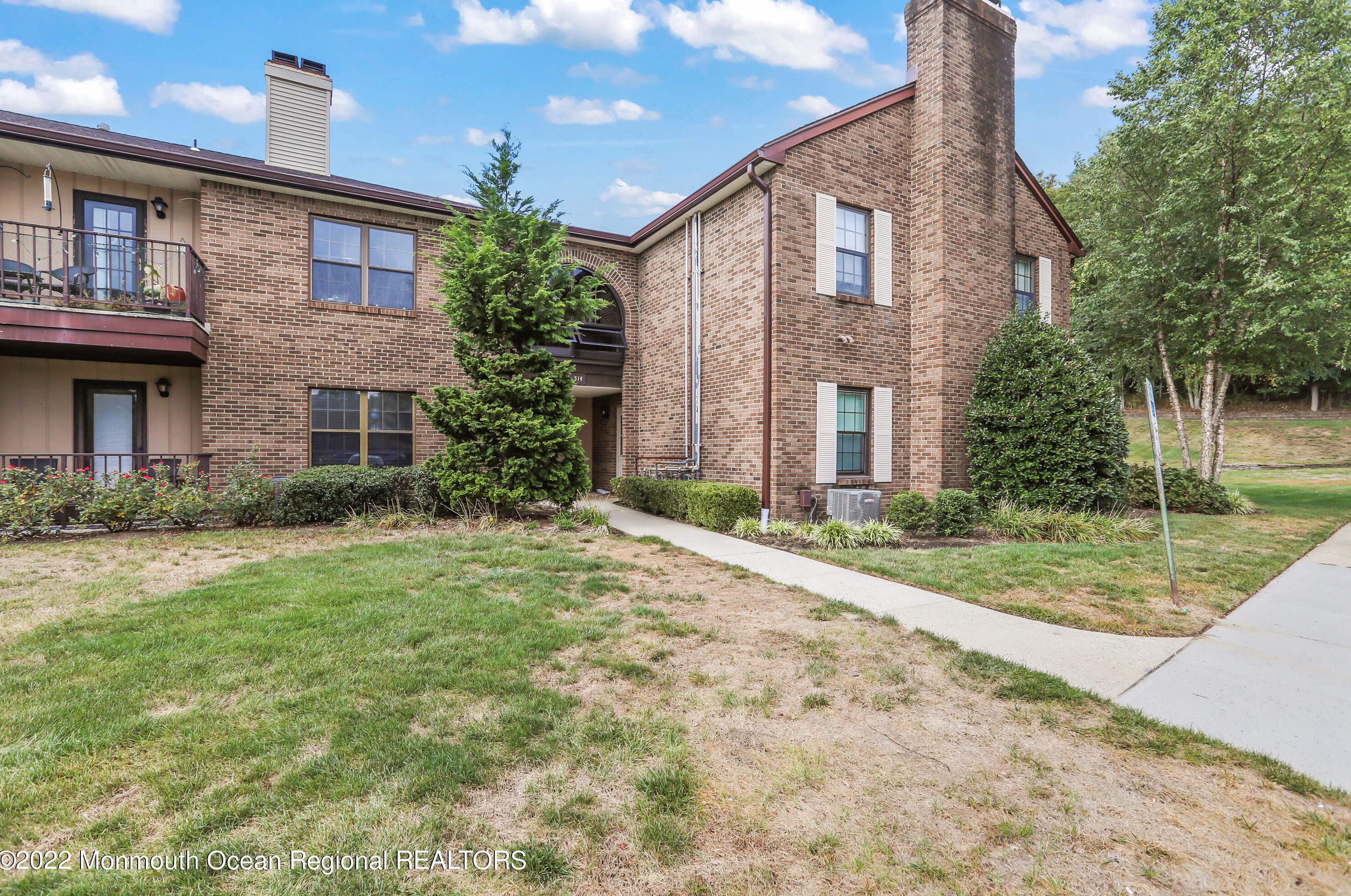 511 Wellington Pl, Matawan, NJ 07747-1920