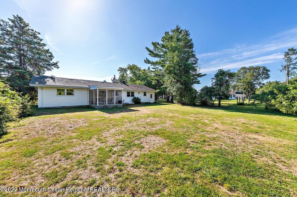 13 Plantation Dr, Tuckerton, NJ 08087-1914