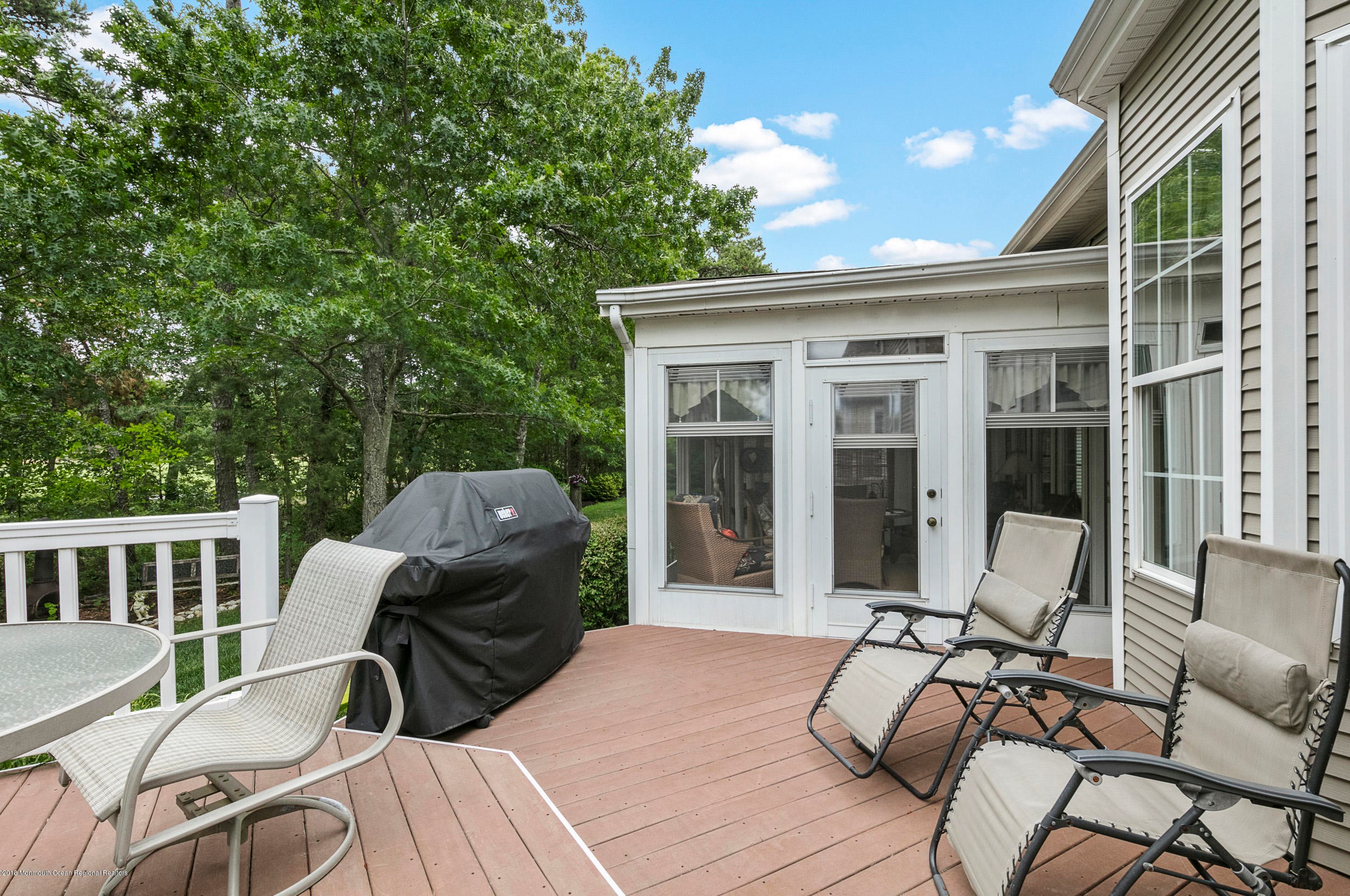 419 Golf Vw Dr, Tuckerton NJ  08087-4222 exterior