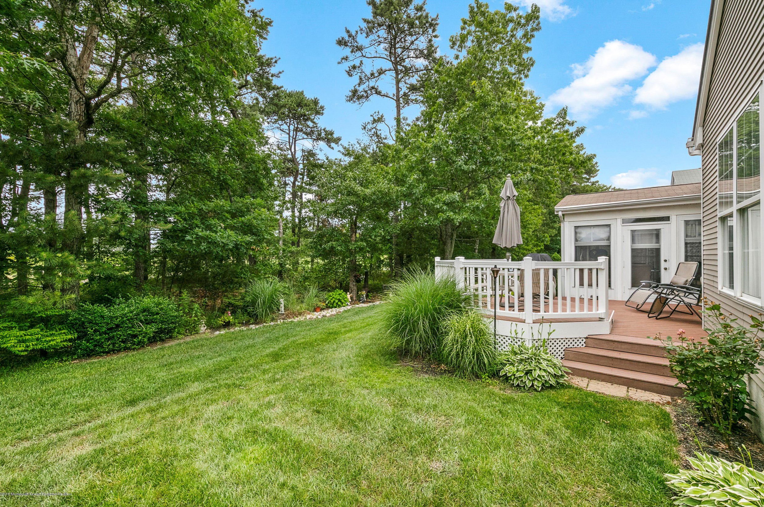 419 Golf Vw Dr, Tuckerton NJ  08087-4222 exterior