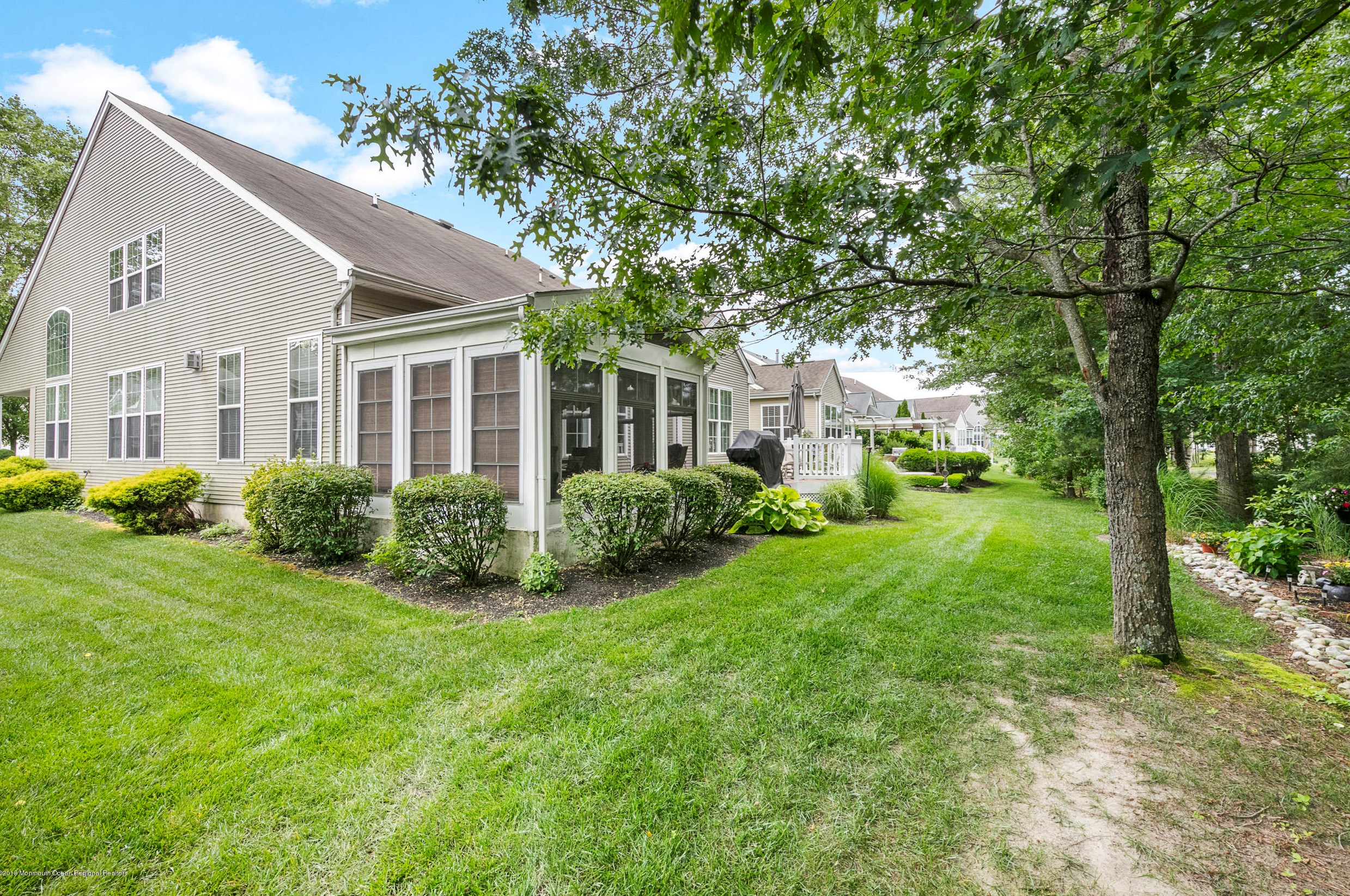 419 Golf Vw Dr, Tuckerton NJ  08087-4222 exterior