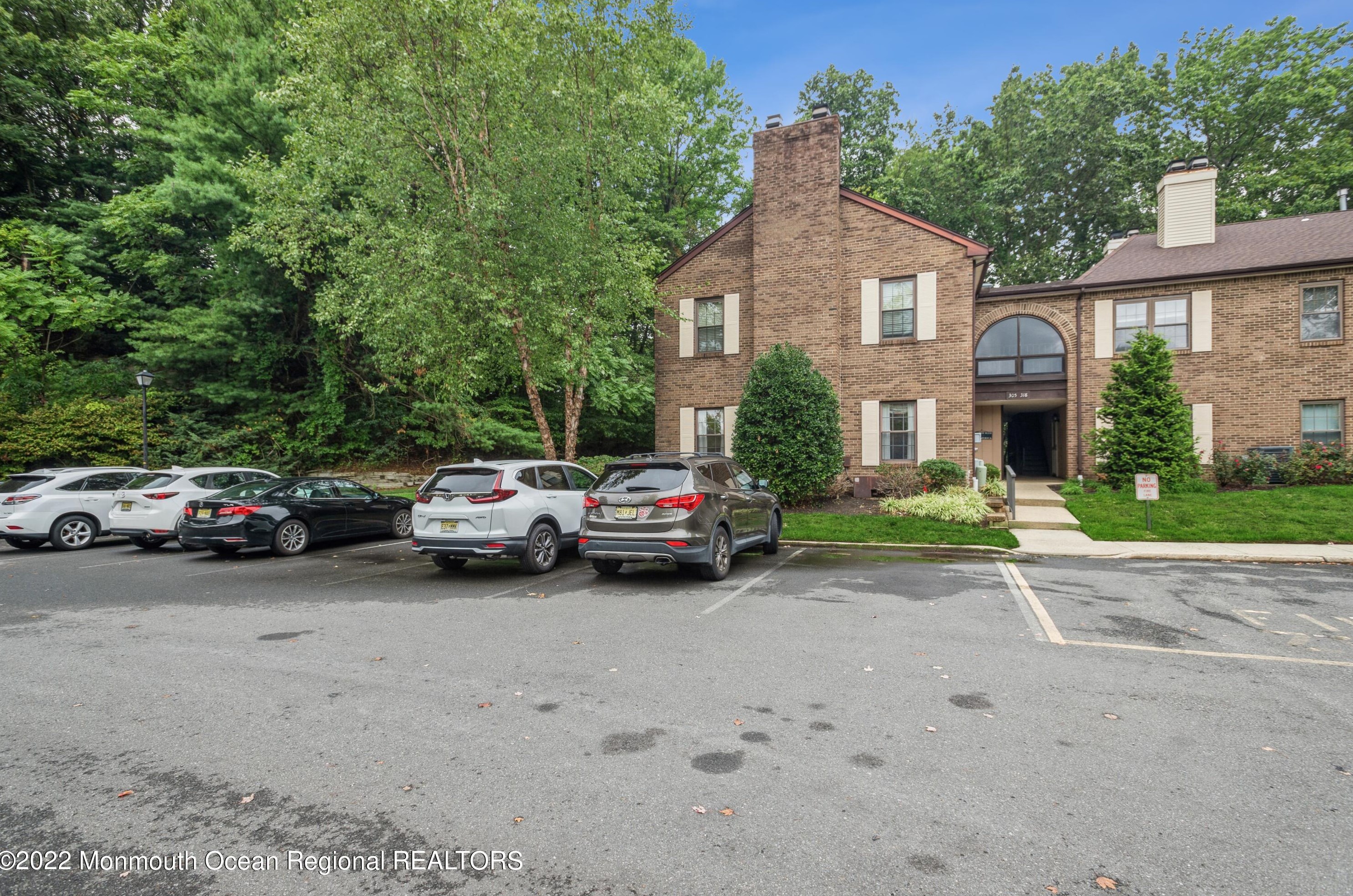 308 Wellington Pl, Matawan, NJ 07747-1916