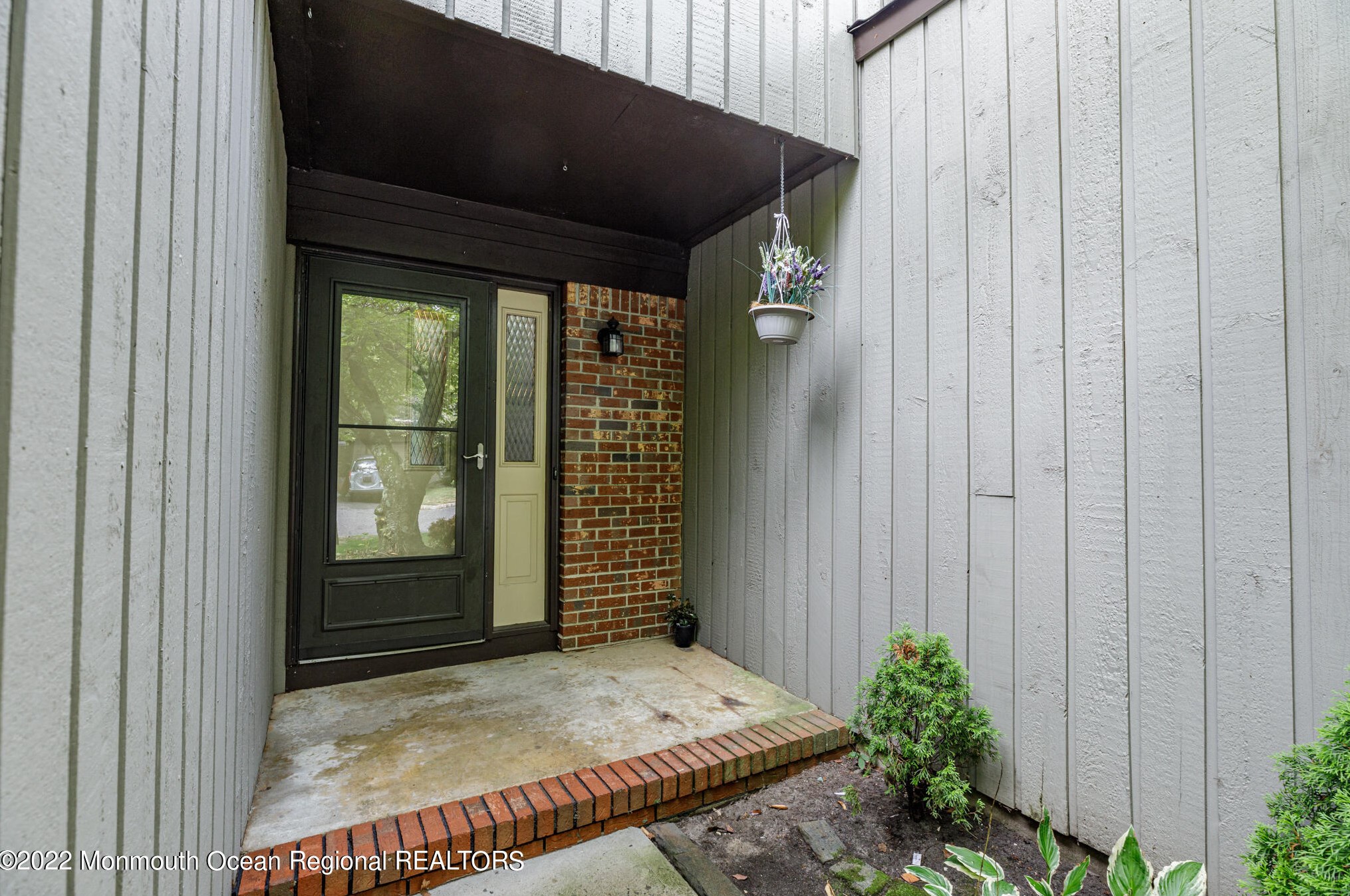37 Laurie Ct, Matawan, NJ 07747-3555