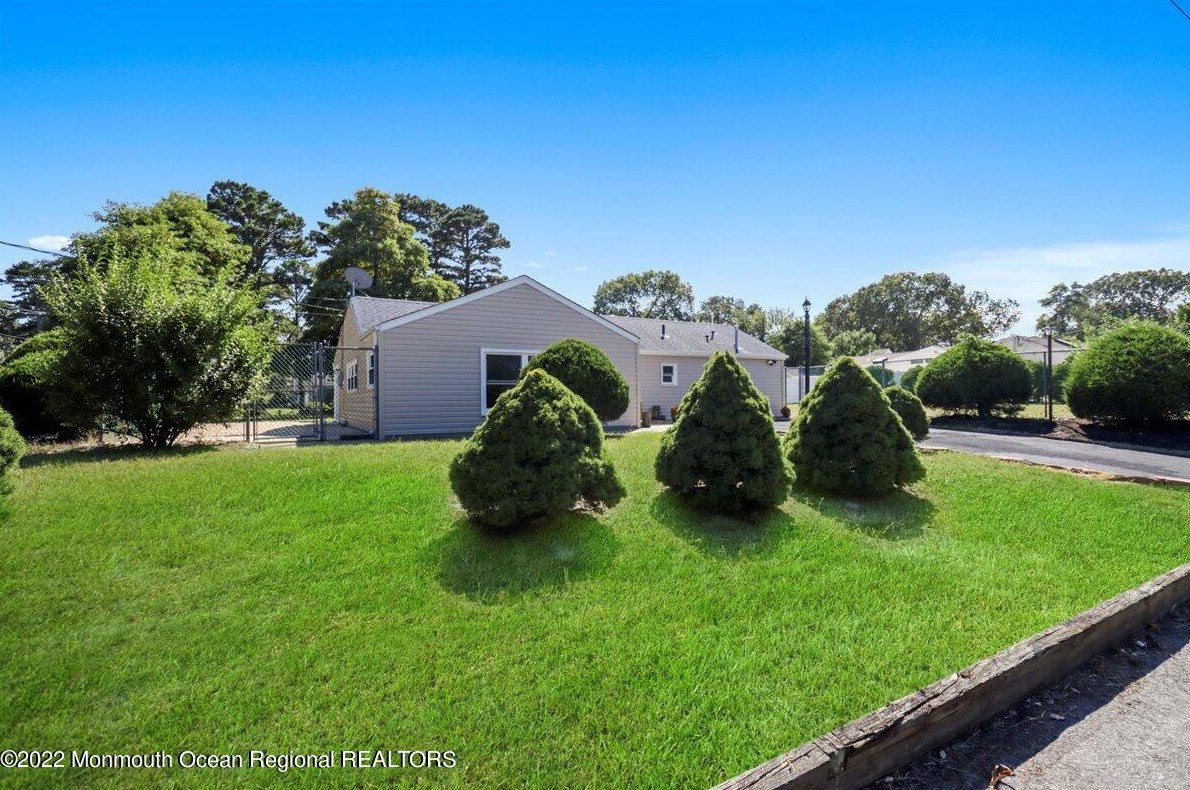 817 Buena Vista Rd, Lacey, NJ 08731