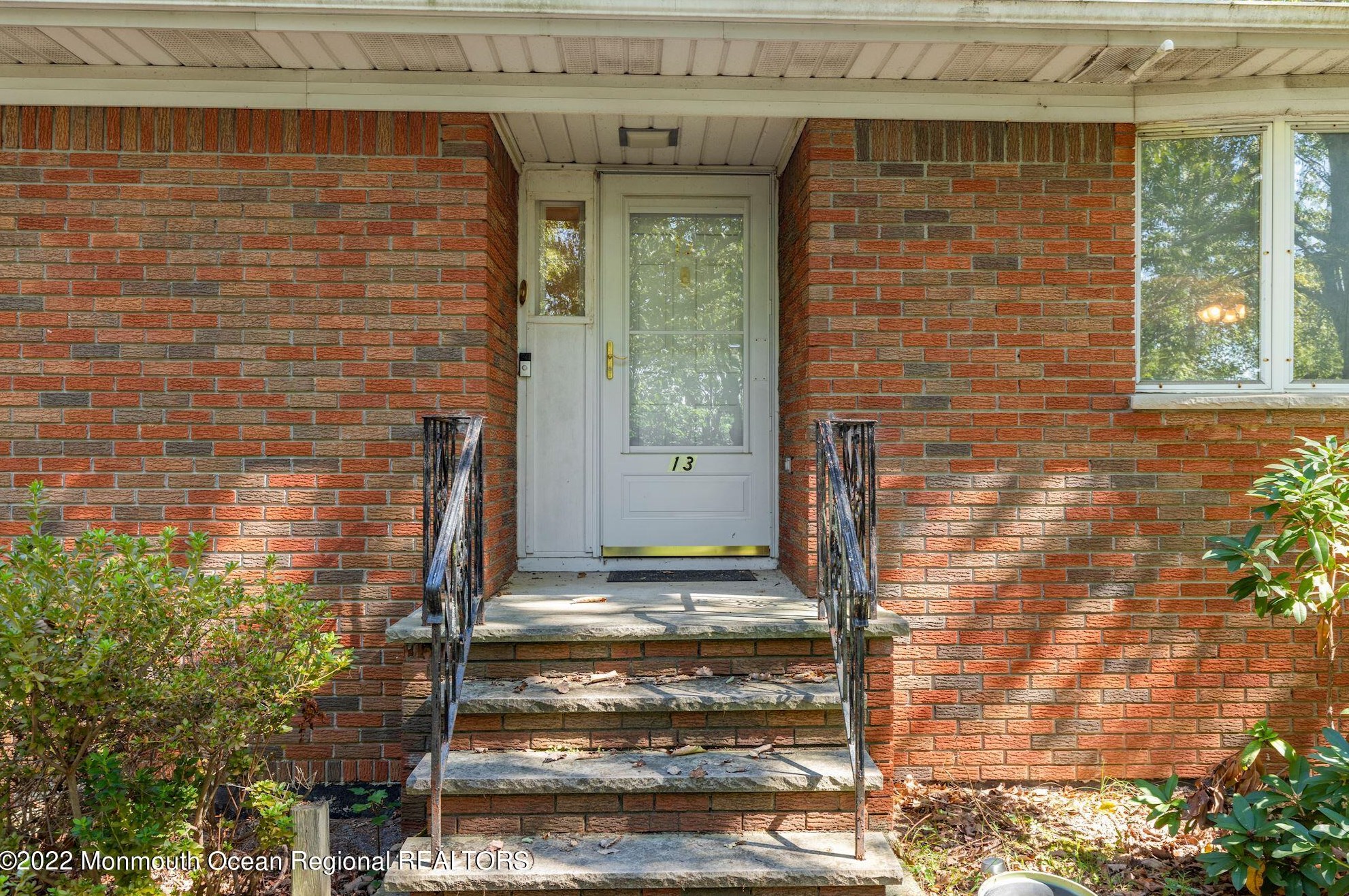 13 Francis Mills Rd, East Freehold, NJ 07728