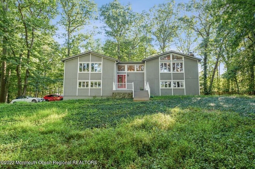 103 Valley Dr, Millstone Township, NJ 08535-8152