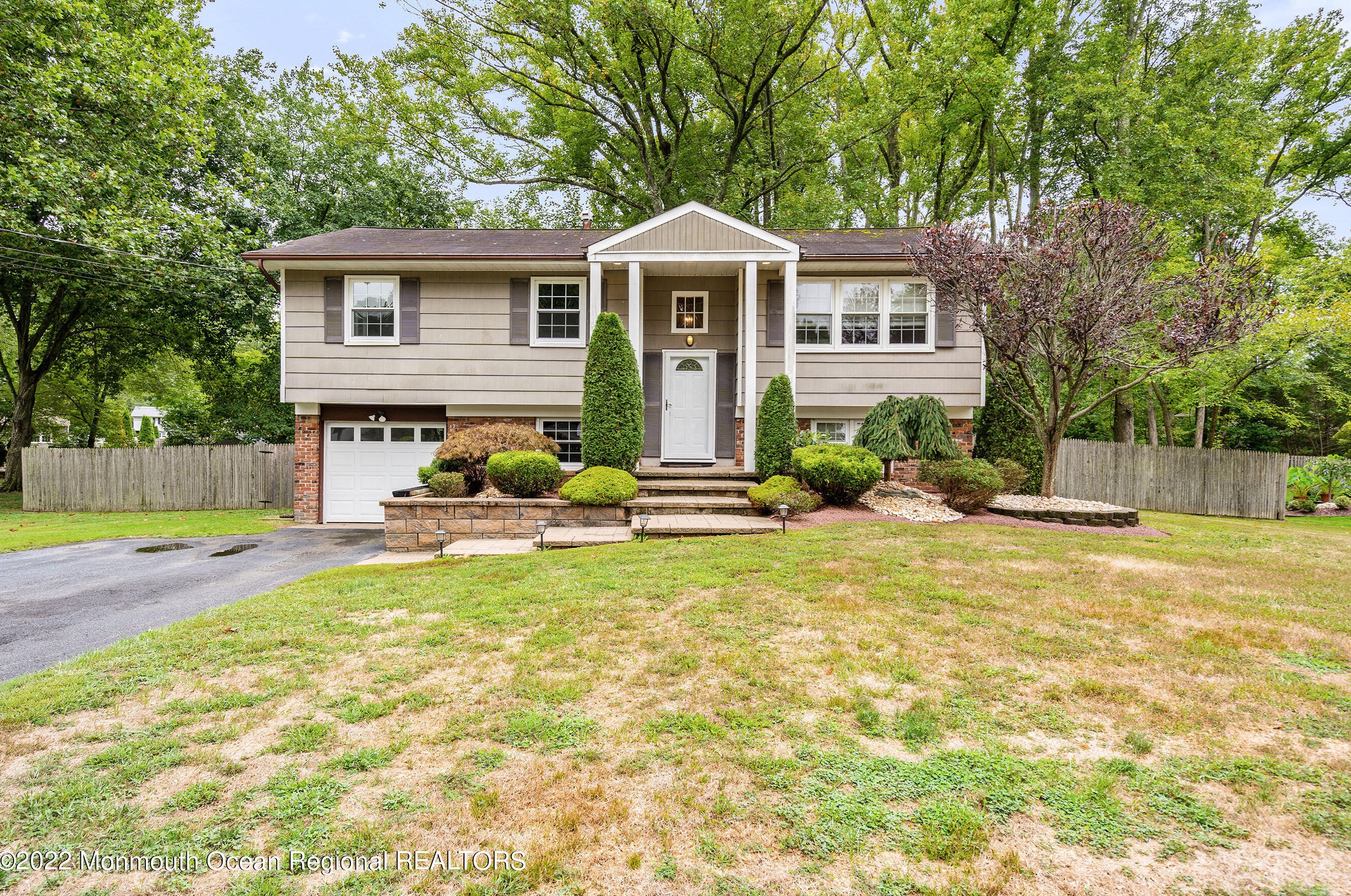 3 Lee Rd, Millstone Township, NJ 07726-3312