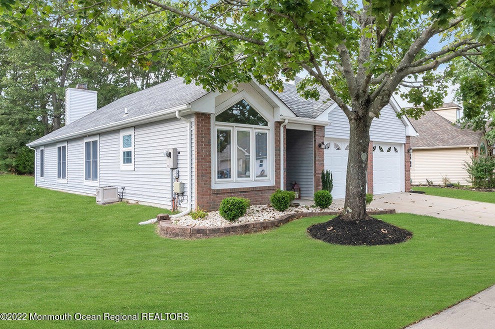 2240 Chanticleer Ct, Toms River, NJ 08755-1820