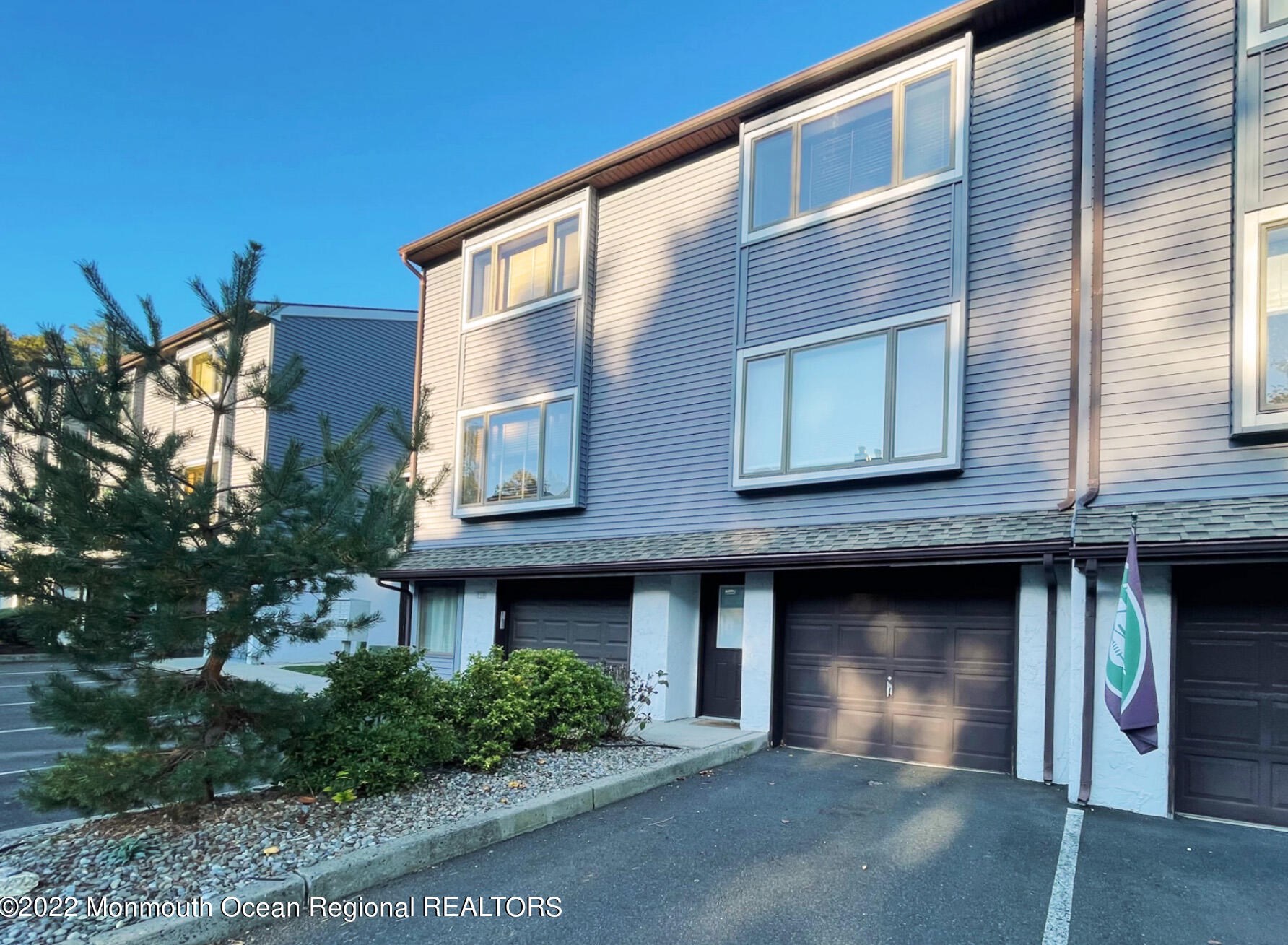 208 Marina Dr, Monmouth Hills, NJ 07732