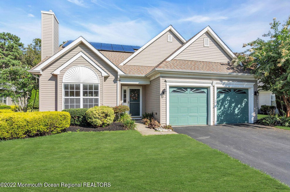 118 Skyline Dr, Lakewood, NJ 08701