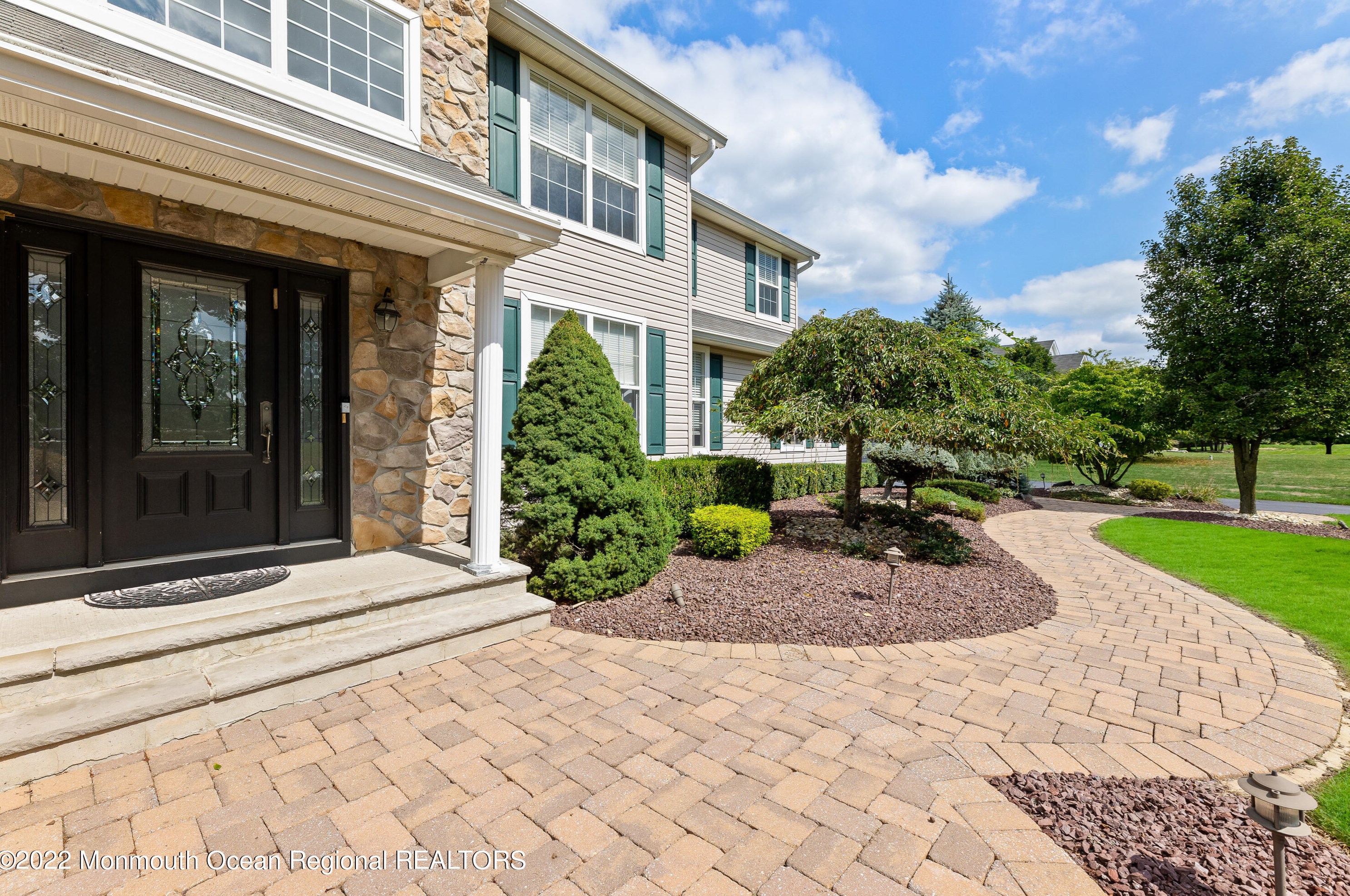 14 Wagner Farm Ln, Millstone Township, NJ 08535-9421
