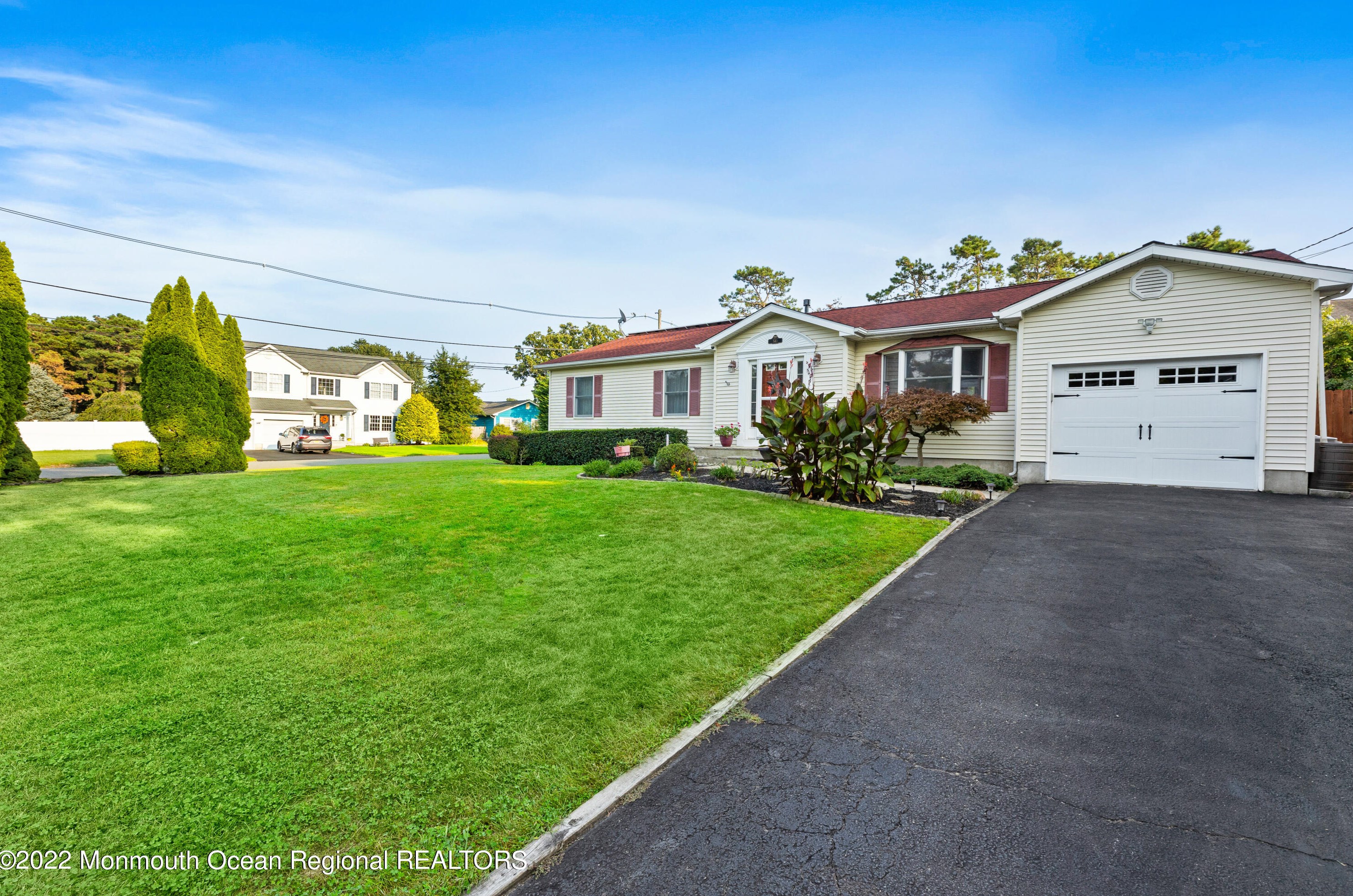 540 Riverside Ave, Toms River, NJ 08757-1027