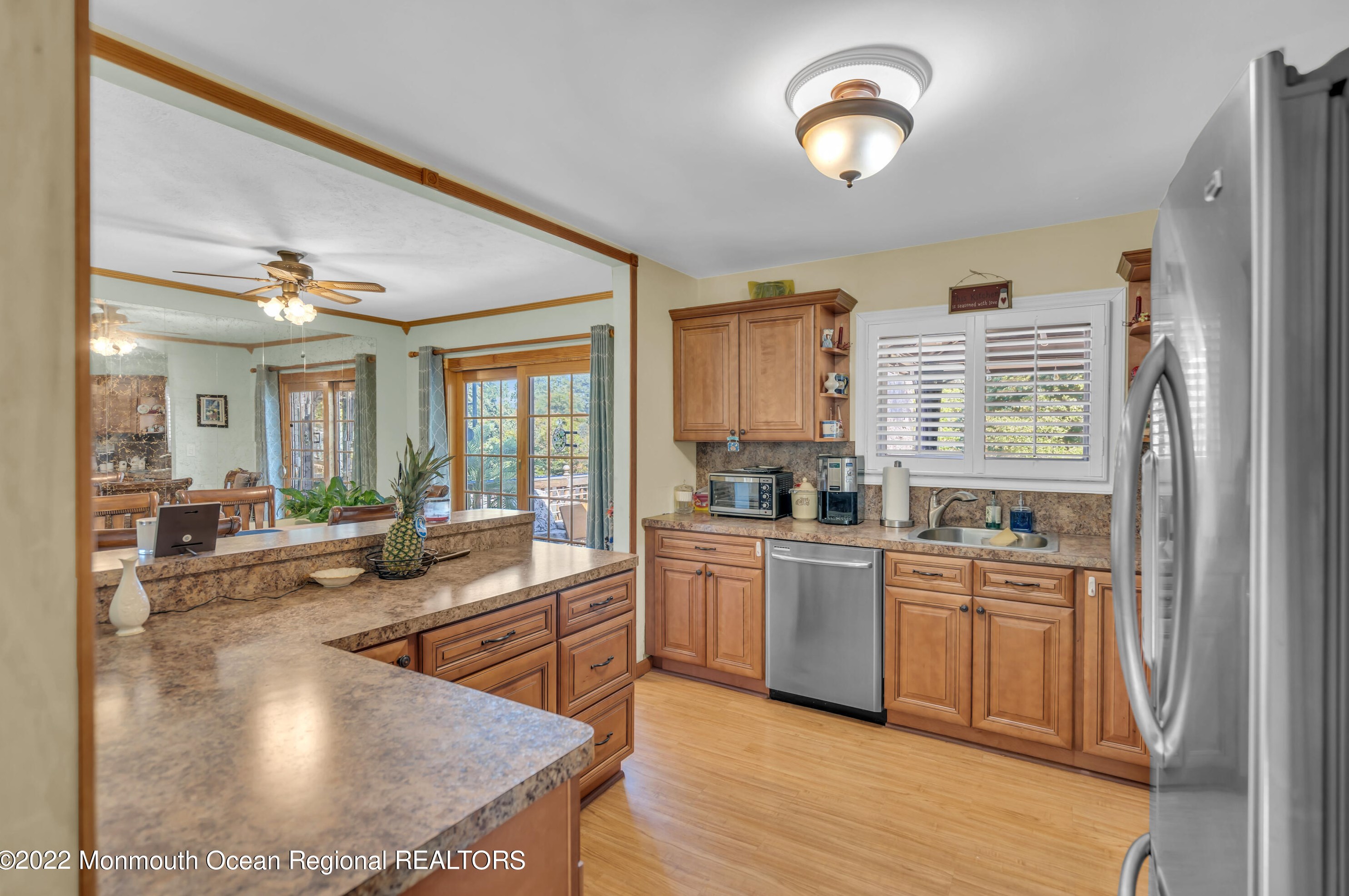 9 Warren Dr, Matawan, NJ 07747-1815