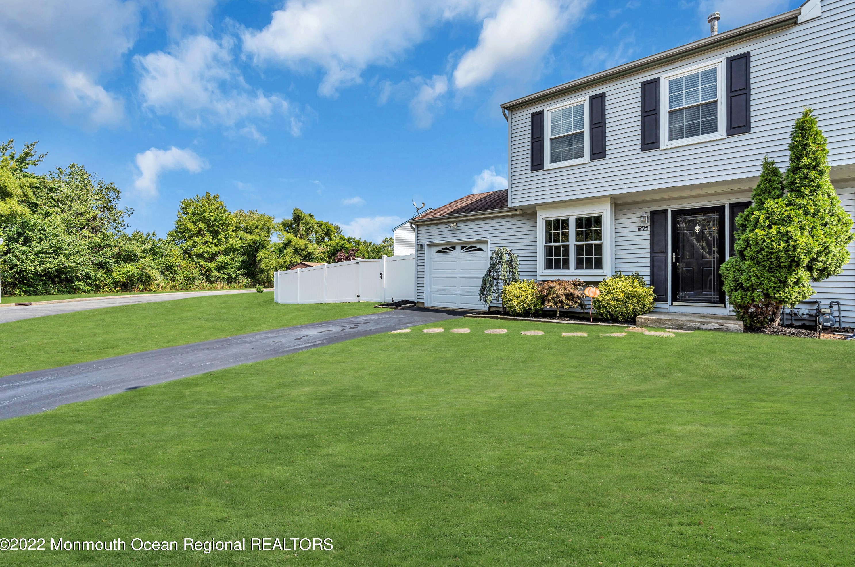 571 Iron Kettle Rd, Toms River, NJ 08753-6284
