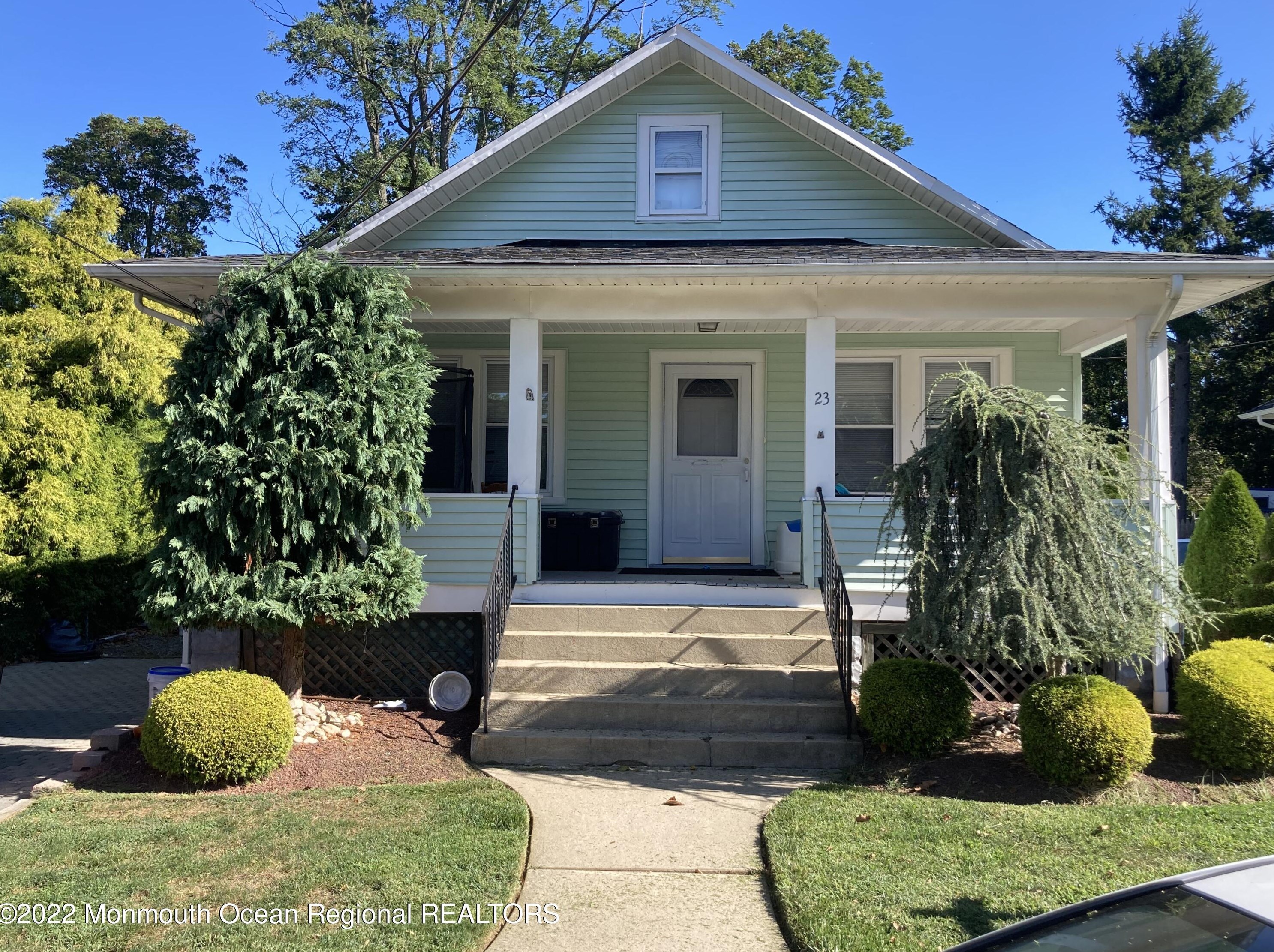 23 Ellis St, East Freehold, NJ 07728-1809