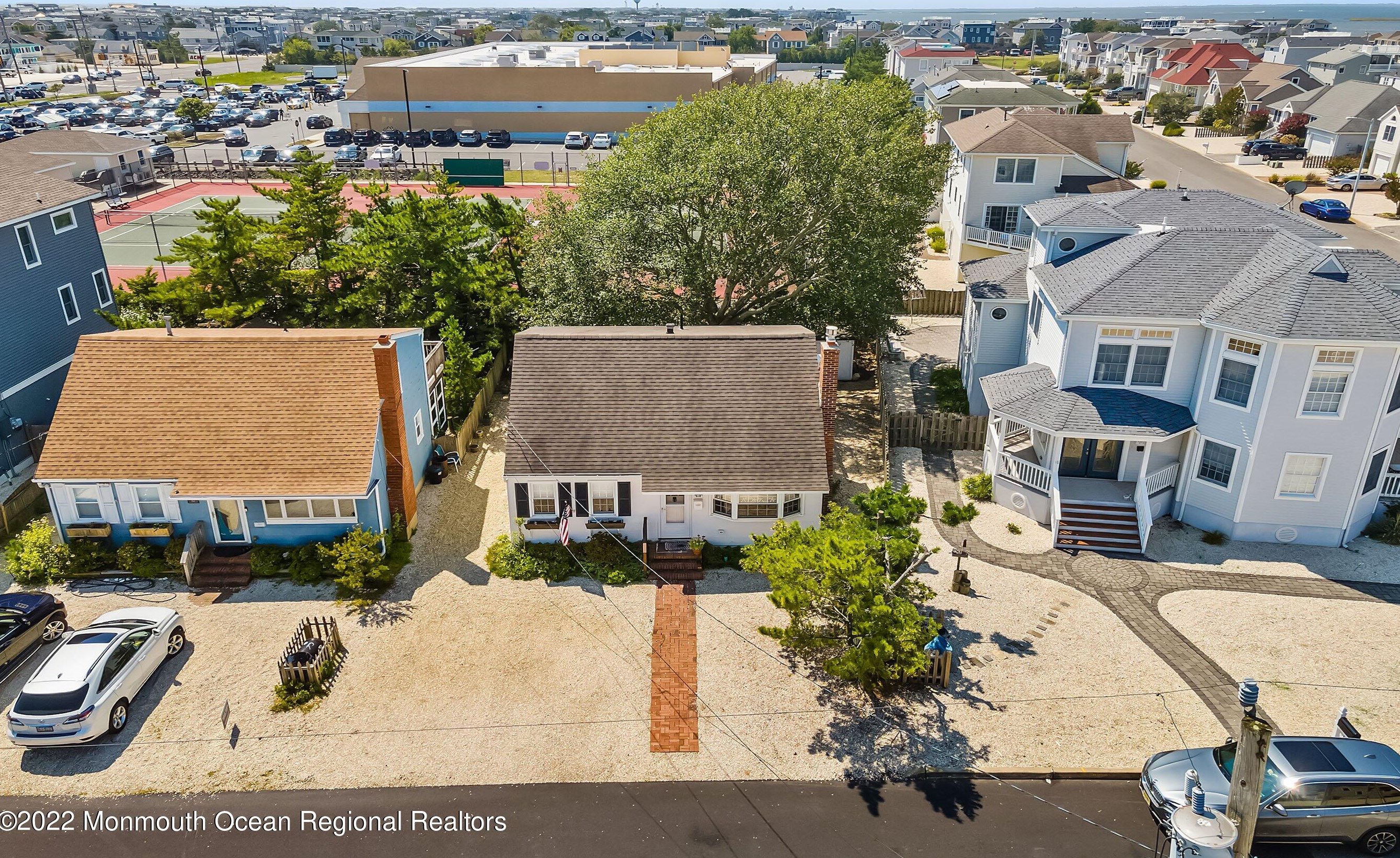 14 Bayberry Dr W, Long Beach Township, NJ 08008