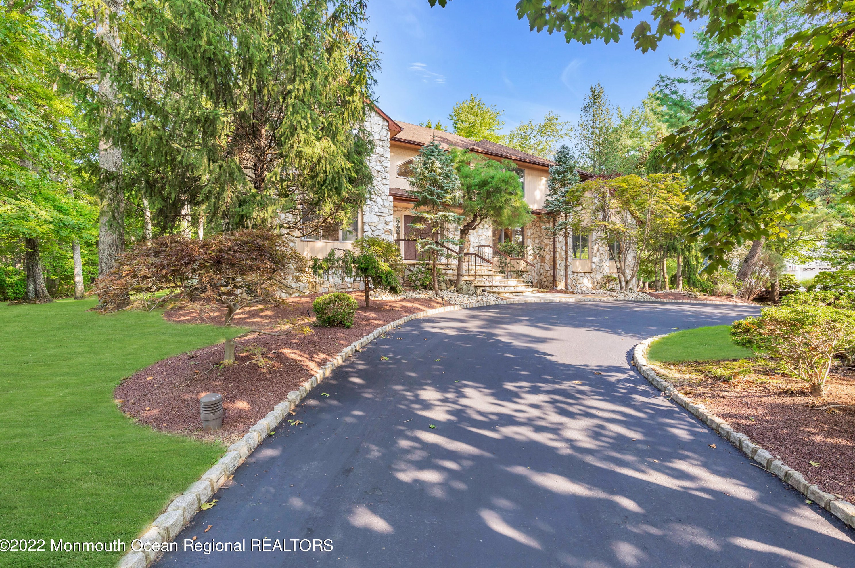 15 Evan Dr, Morganville, NJ 07751
