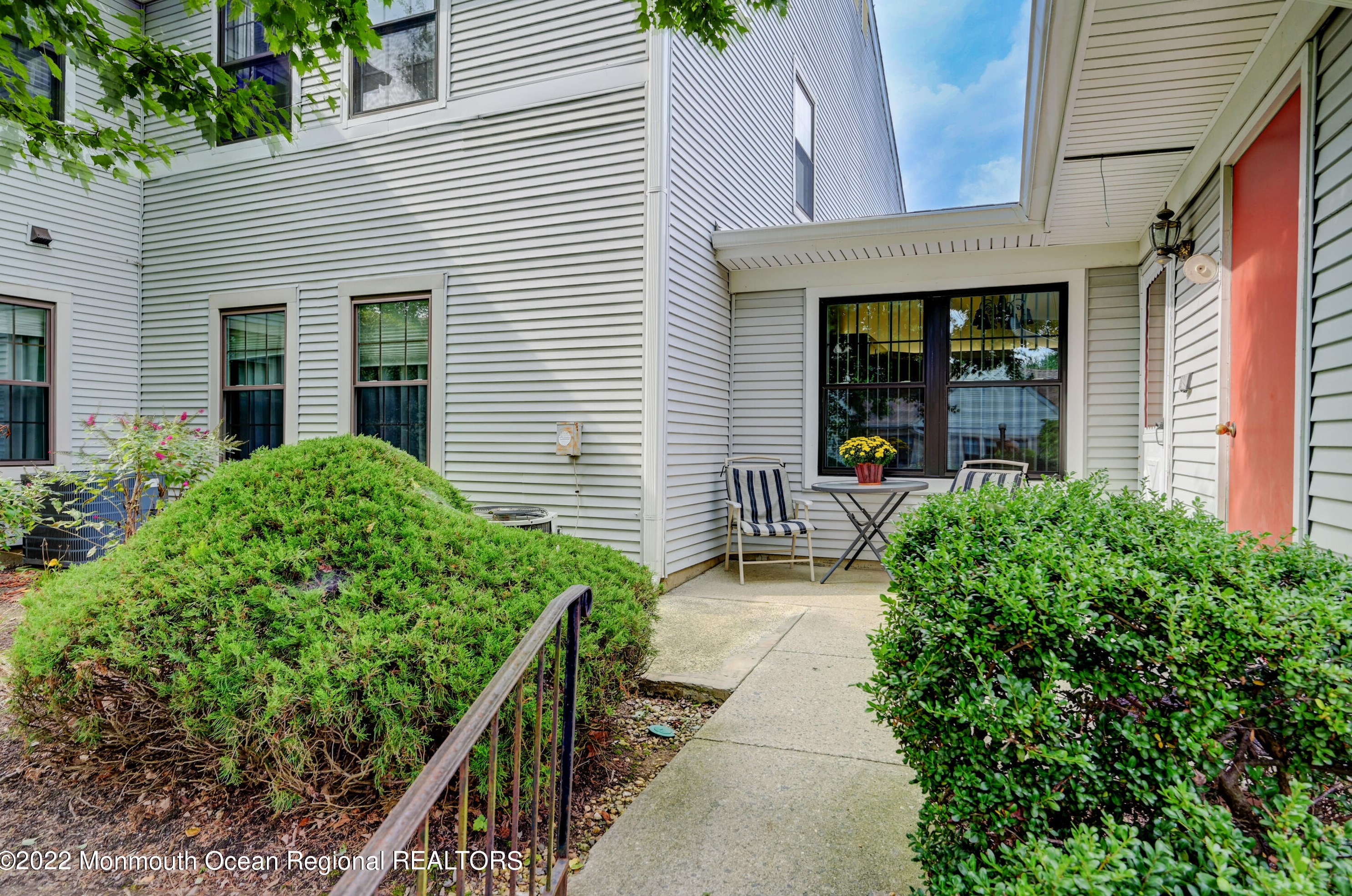 283 Hatfield Ln, East Brunswick, NJ 08816
