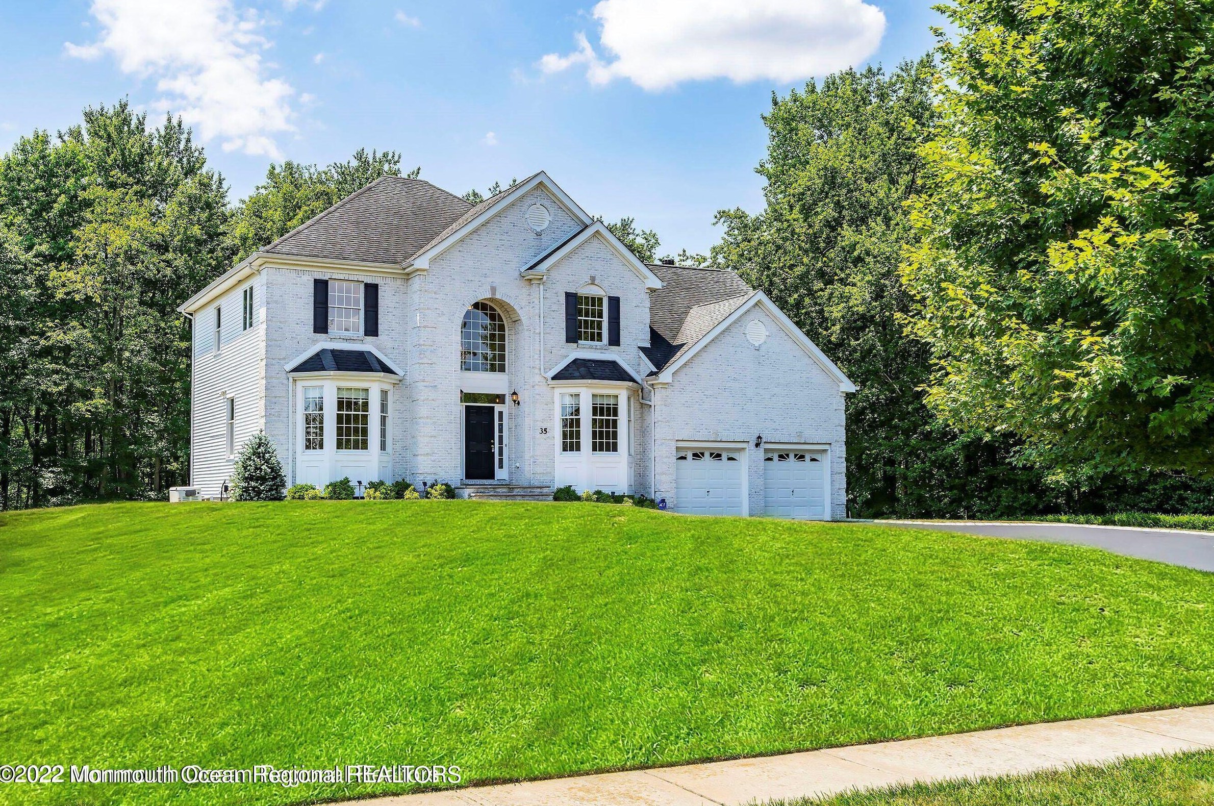 35 Jurgelsky Rd, Monroe Twp, NJ 08831-8039